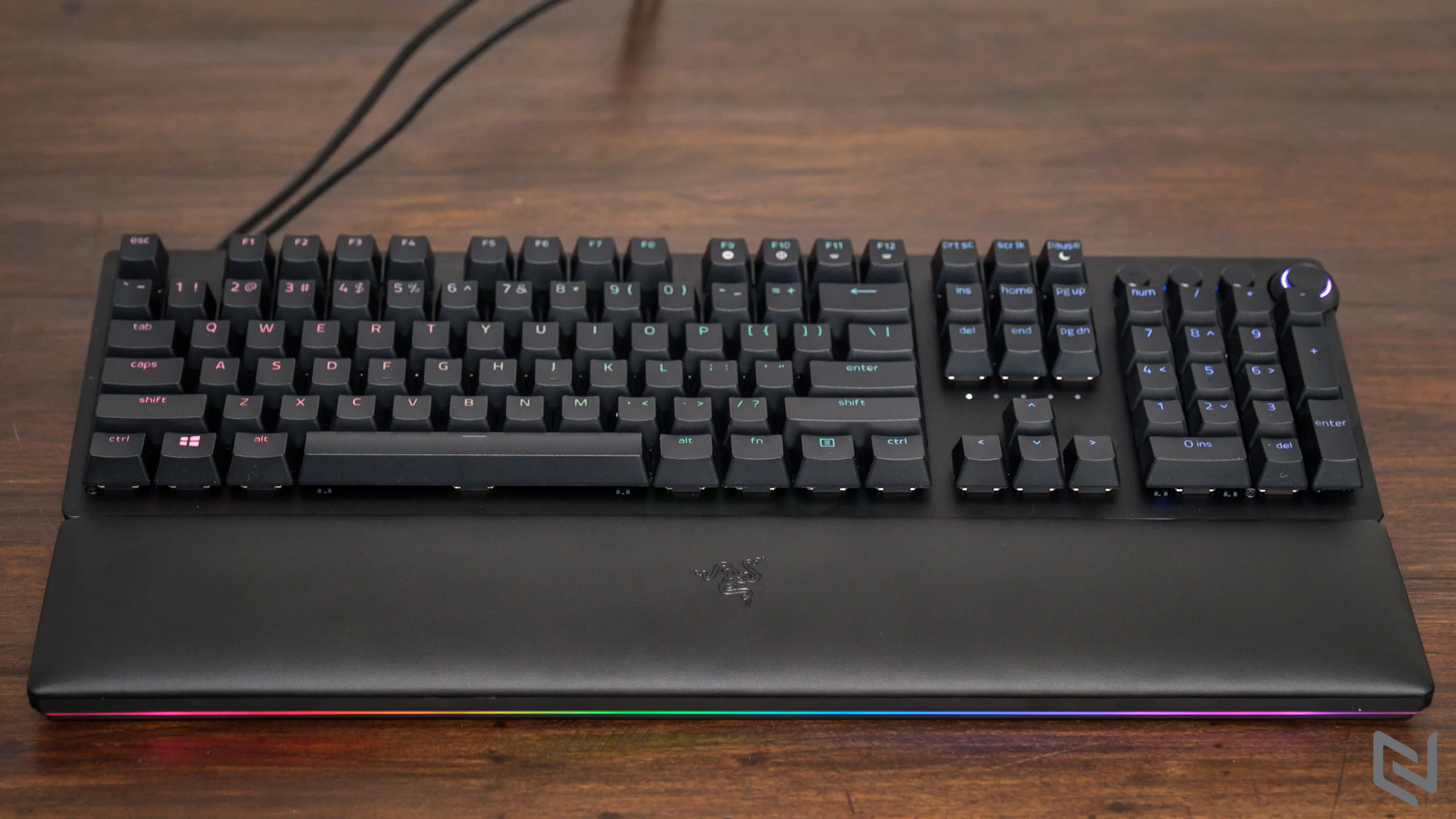 Trên tay bàn phím Razer Huntsman V2 Analog: Phím cơ tốt nhất, xịn nhất từ Razer