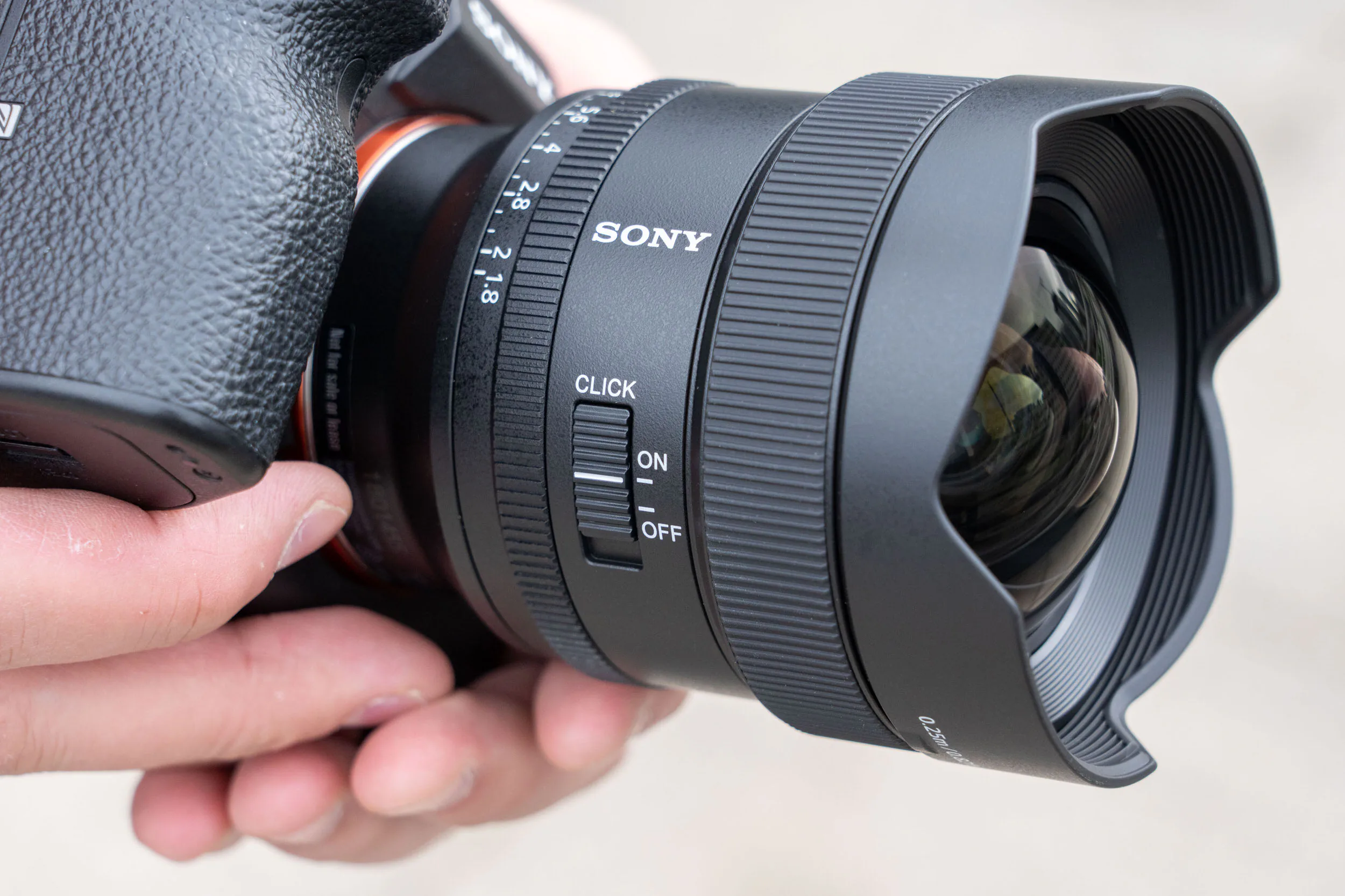 Sony ra mắt ống kính góc siêu rộng nhỏ gọn FE 14mm F1.8 GM mới