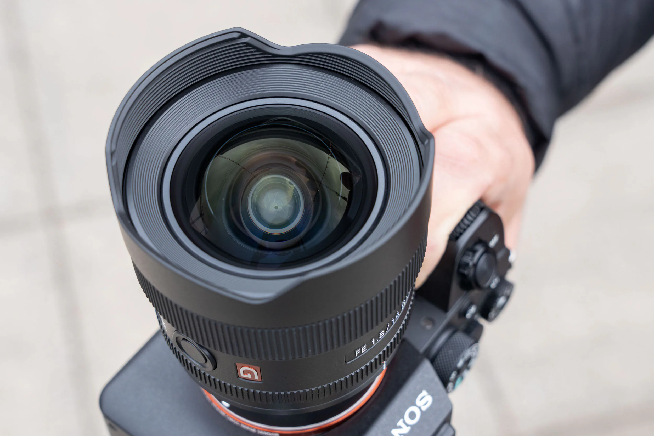 Sony ra mắt ống kính góc siêu rộng nhỏ gọn FE 14mm F1.8 GM mới