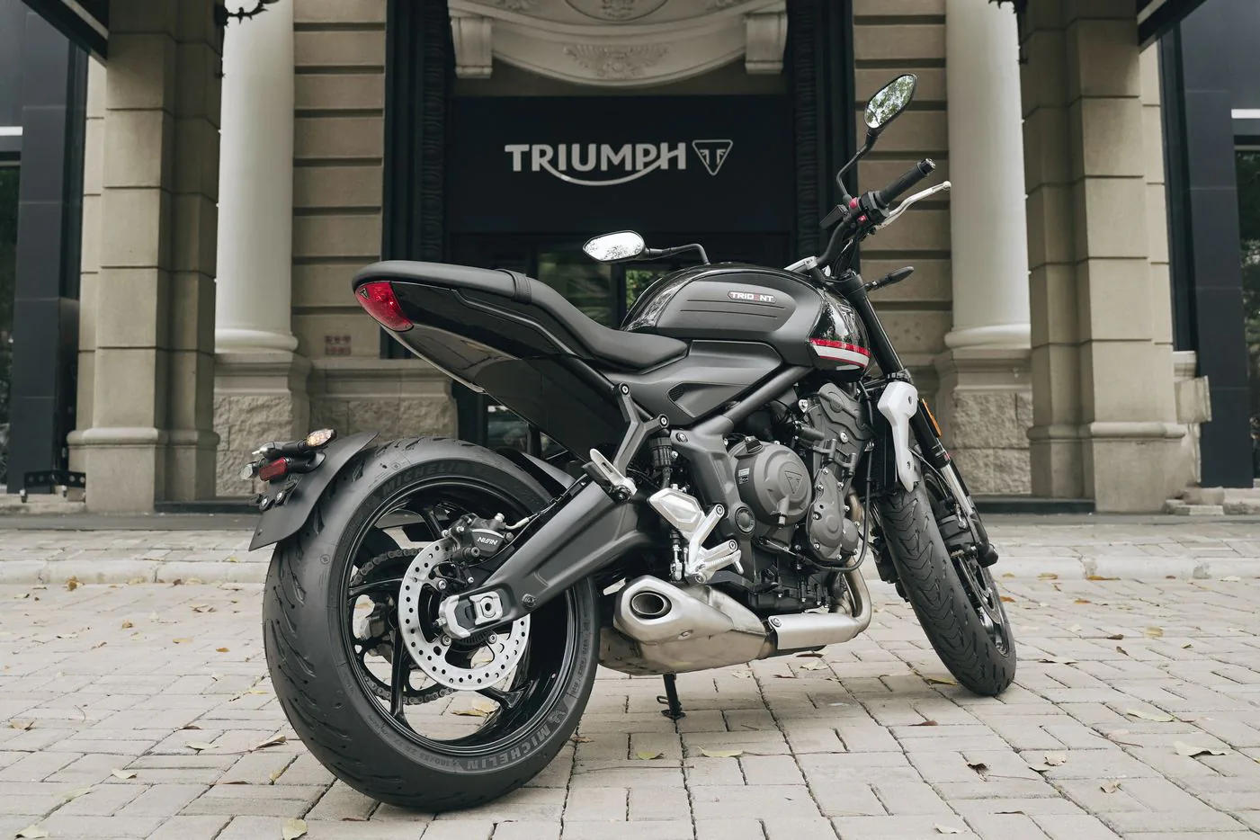 Triumph Trident 660 có giá bán chính hãng 270 triệu tại Việt Nam