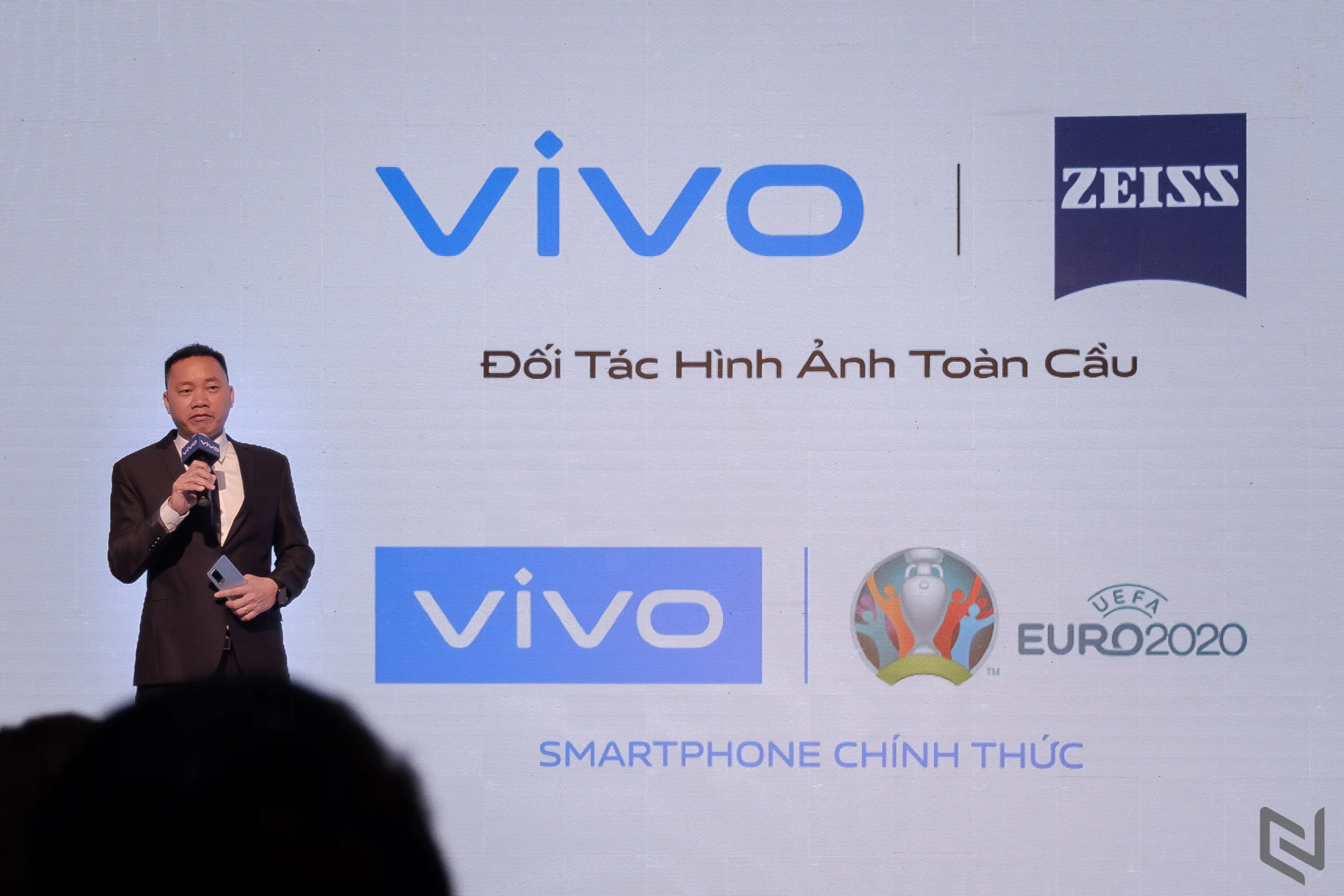 vivo X60 Pro ra mắt tại Việt Nam: kết nối 5G, camera hợp tác ZEISS, giá 19.990.000 VND