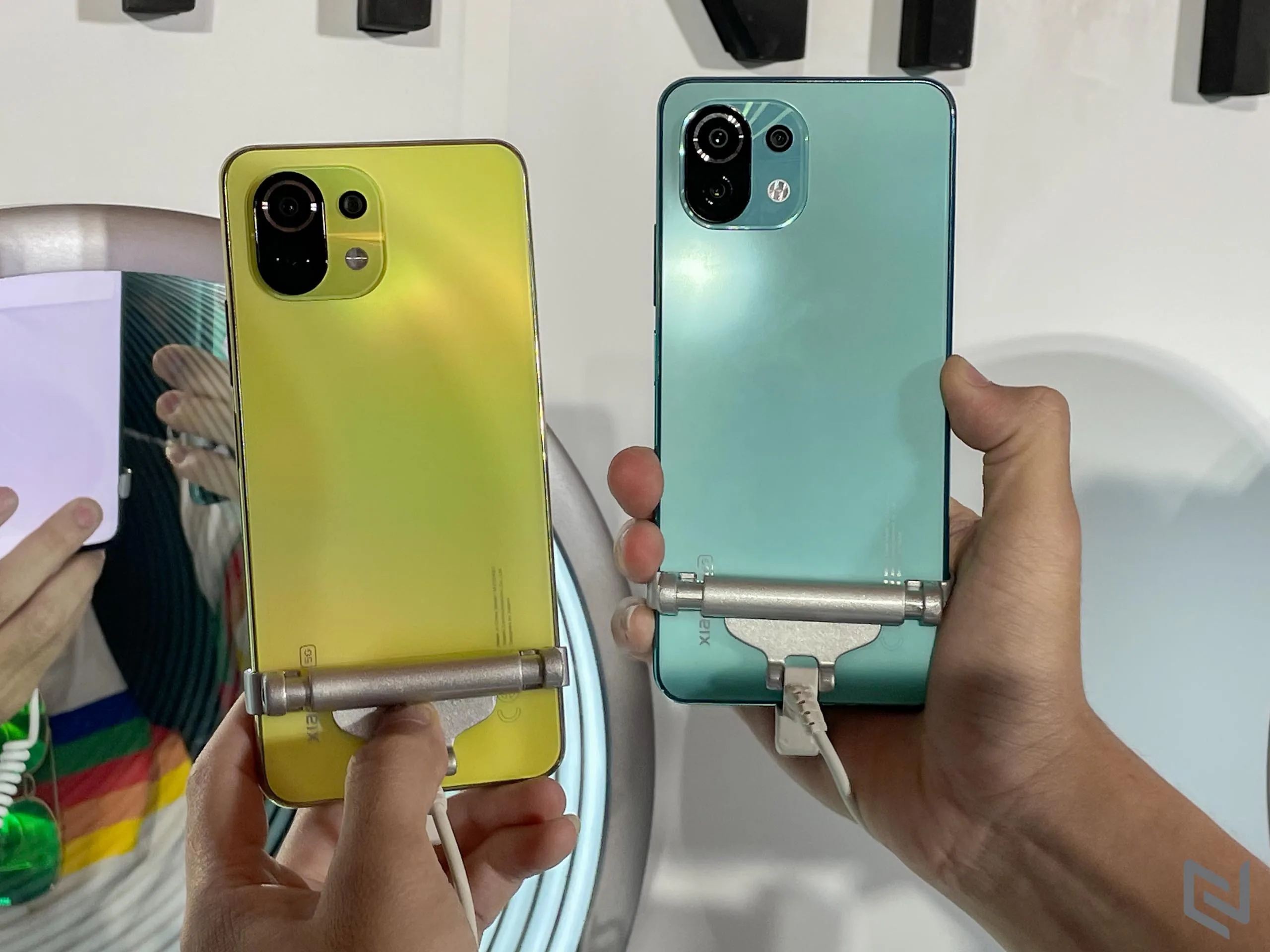 Xiaomi Mi 11 Lite và Mi 11 Lite 5G chính thức ra mắt thị trường Việt: Mỏng nhẹ, màu sắc cá tính, cấu hình mạnh, giá từ 7,990,000 VNĐ