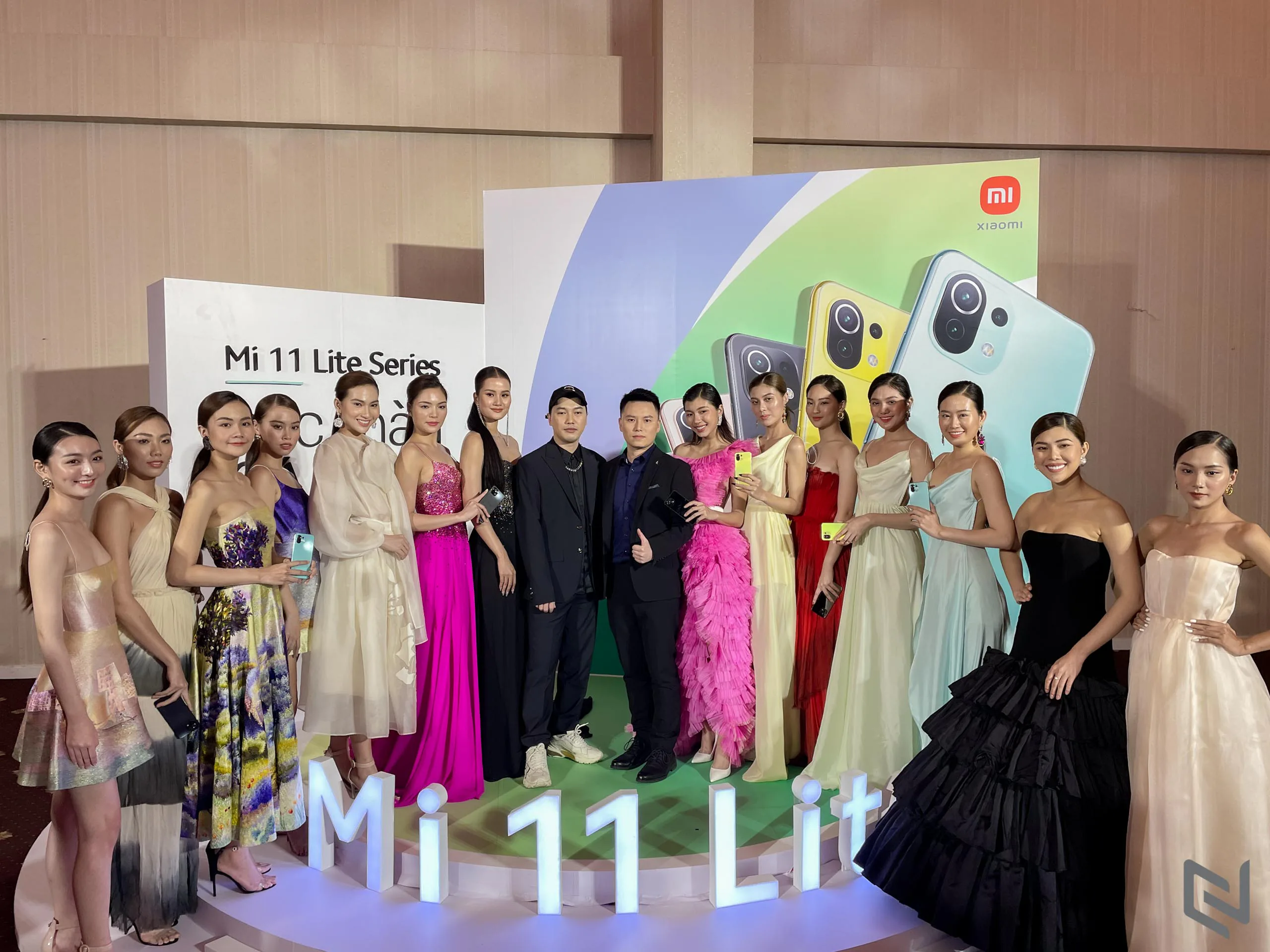 Xiaomi Mi 11 Lite và Mi 11 Lite 5G chính thức ra mắt thị trường Việt: Mỏng nhẹ, màu sắc cá tính, cấu hình mạnh, giá từ 7,990,000 VNĐ