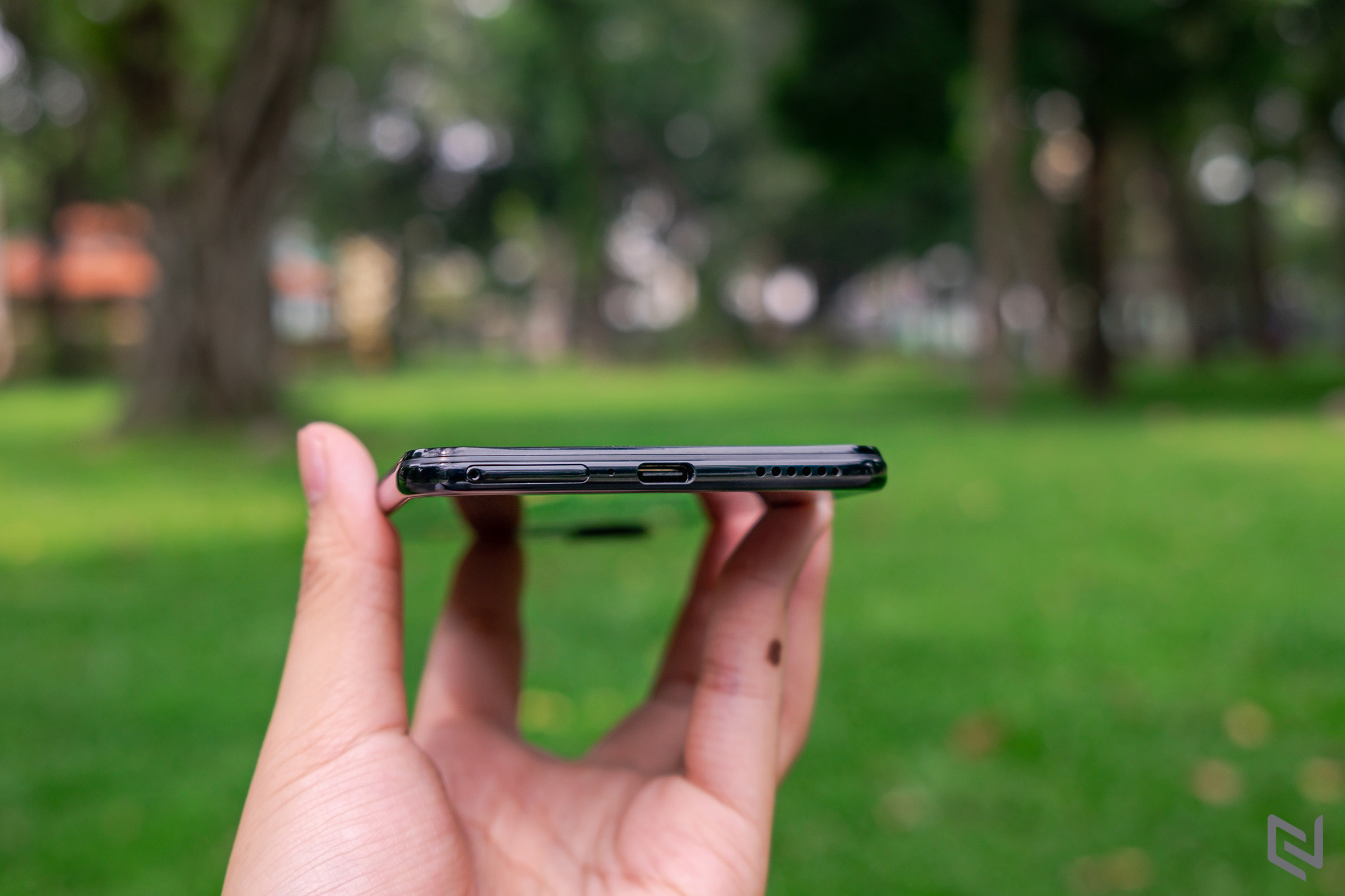 Trên tay Xiaomi Mi 11 Lite: Mỏng nhẹ nhưng rất mạnh mẽ, đối thủ đáng gờm trong phân khúc