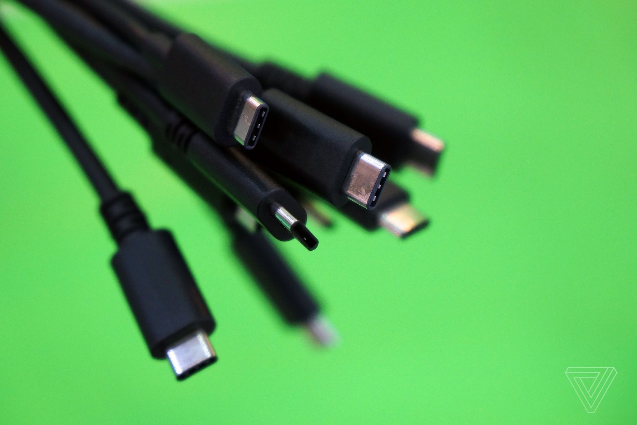 Các cổng USB-C sắp tăng công suất lên đến 240W đủ sức cung cấp cho các laptop nặng đô hơn