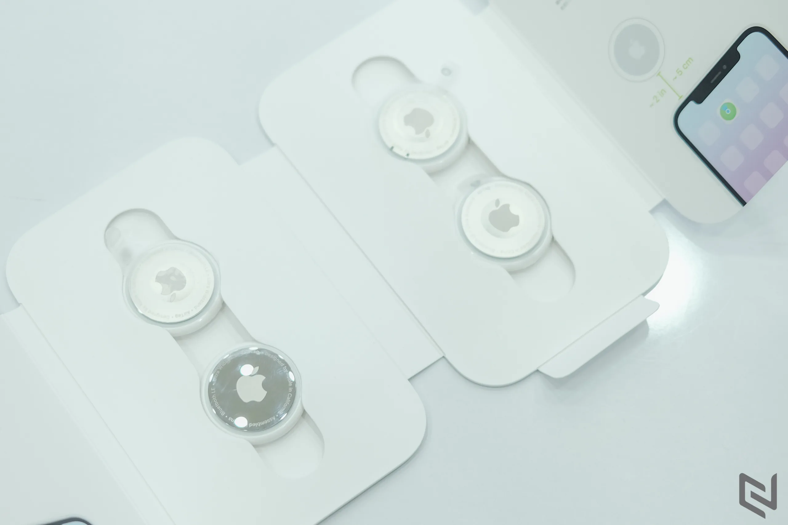 Trên tay phụ kiện Apple AirTag đầu tiên Việt Nam: Giá 990 ngàn đồng và định vị mọi thứ