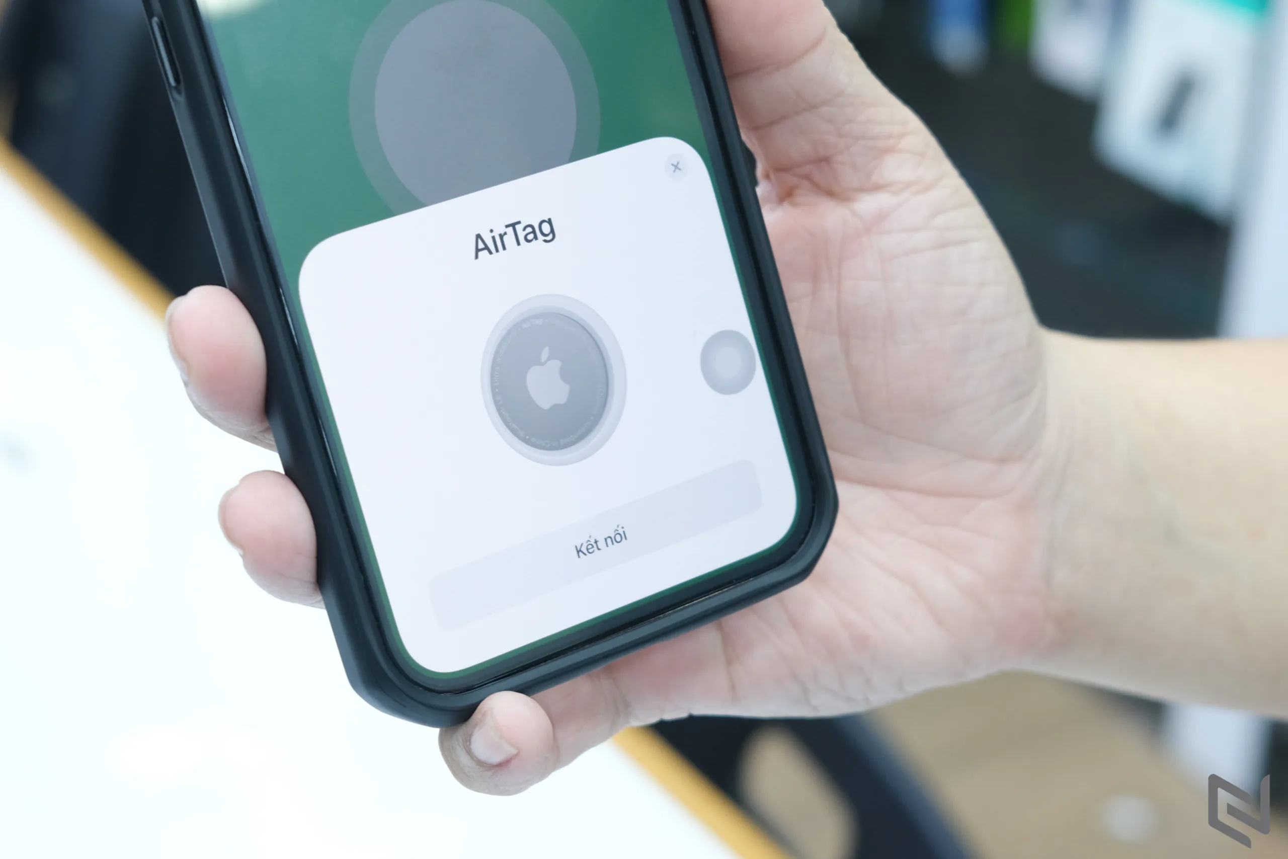 Trên tay phụ kiện Apple AirTag đầu tiên Việt Nam: Giá 990 ngàn đồng và định vị mọi thứ