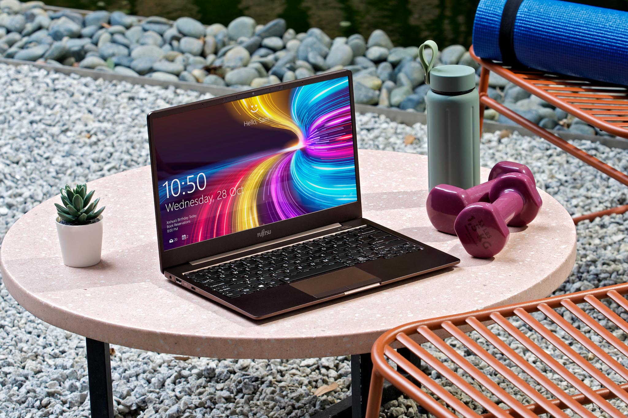 Ra mắt laptop Fujitsu CH siêu nhẹ hiệu năng cao, mang đến trải nghiệm di động hoàn hảo