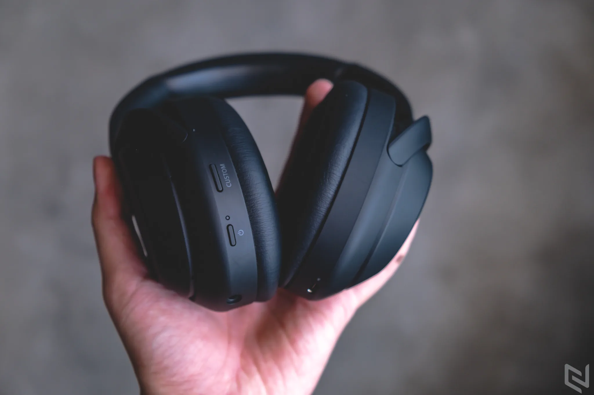 Trên tay Sony WH-1000XM4, tai nghe không dây chống ồn cao cấp hoàn hảo