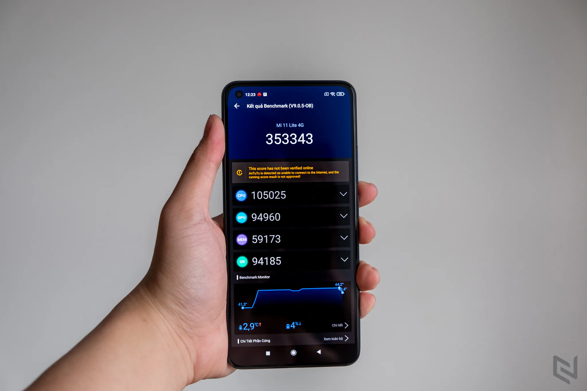 Trên tay Xiaomi Mi 11 Lite: Mỏng nhẹ nhưng rất mạnh mẽ, đối thủ đáng gờm trong phân khúc