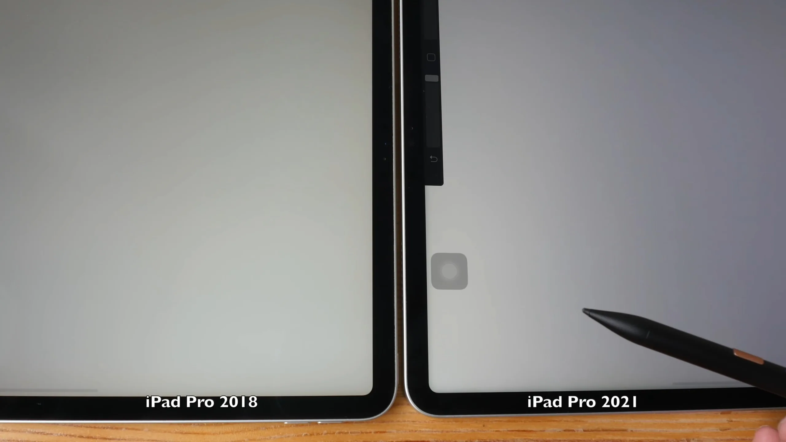 So sánh chất lượng màn hình iPad Pro M1 12.9-inch với đời trước, màn hình Mini LED đẹp cỡ nào?