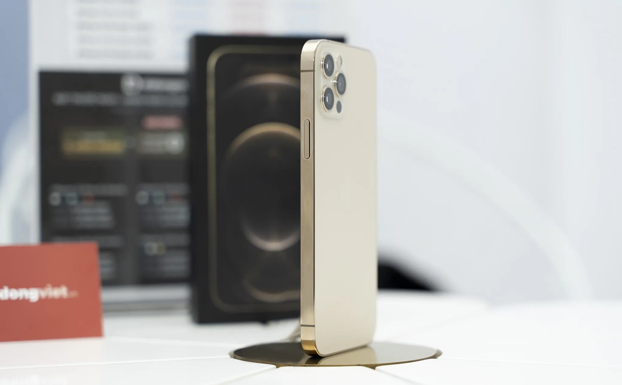 iPhone 12 Pro 128GB giảm đến 4.6 triệu, lượng khách đặt hàng tăng mạnh