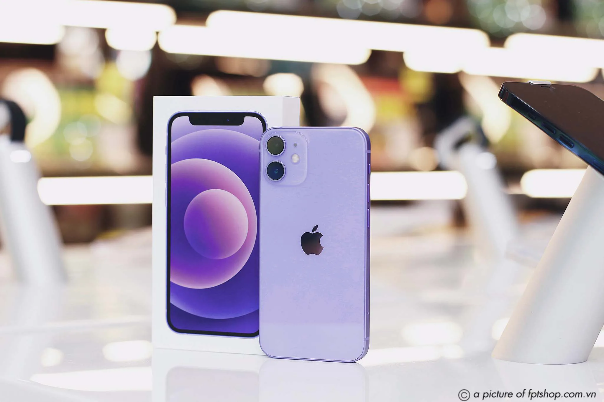 FPT Shop tiên phong lên kệ iPhone 12 chính hãng màu Tím mới