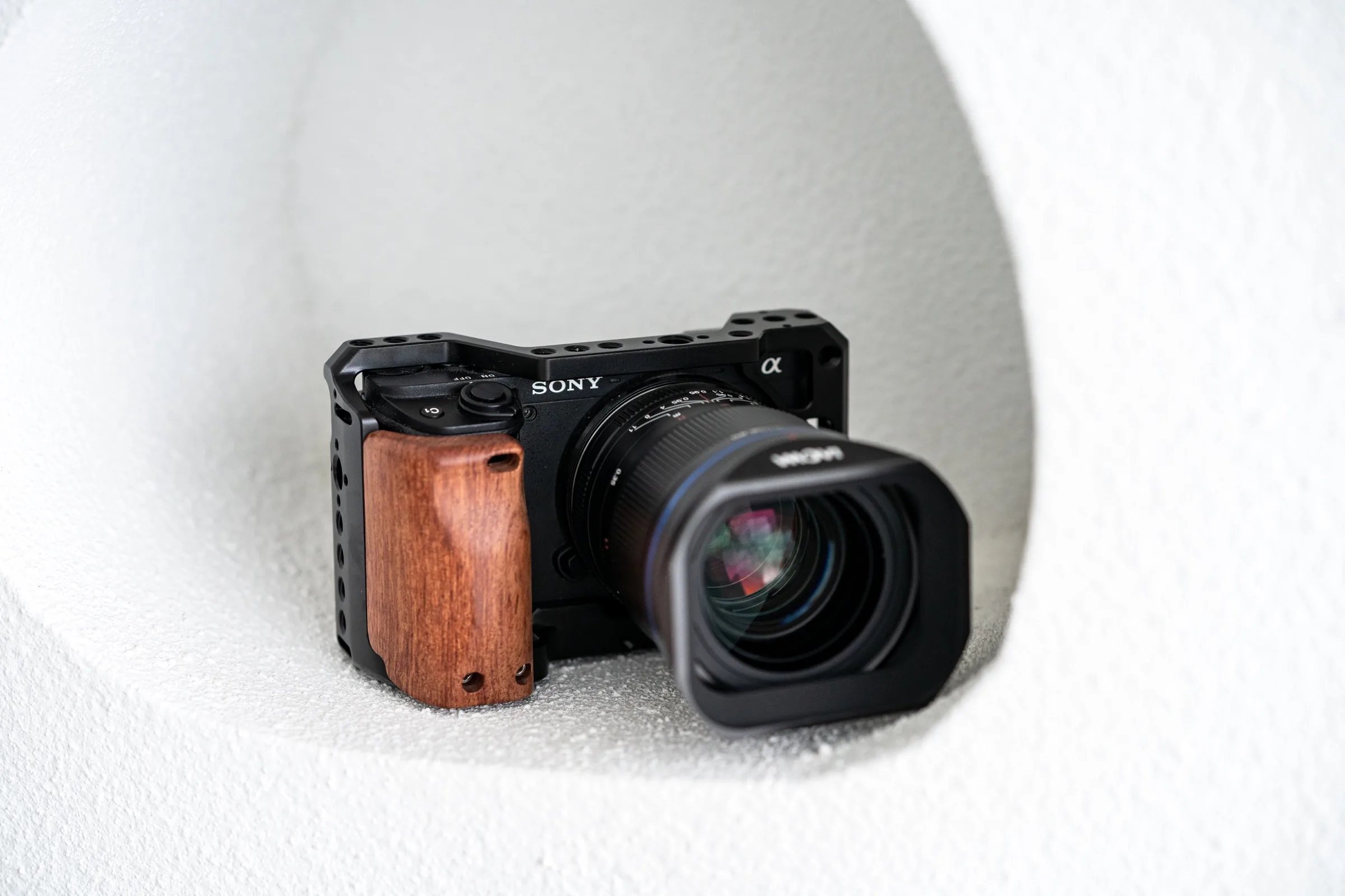 Venus Optics ra mắt ống kính khẩu độ siêu nhỏ Laowa ‘Argus’ 33mm F0.95 CF APO dành cho máy ảnh APS-C