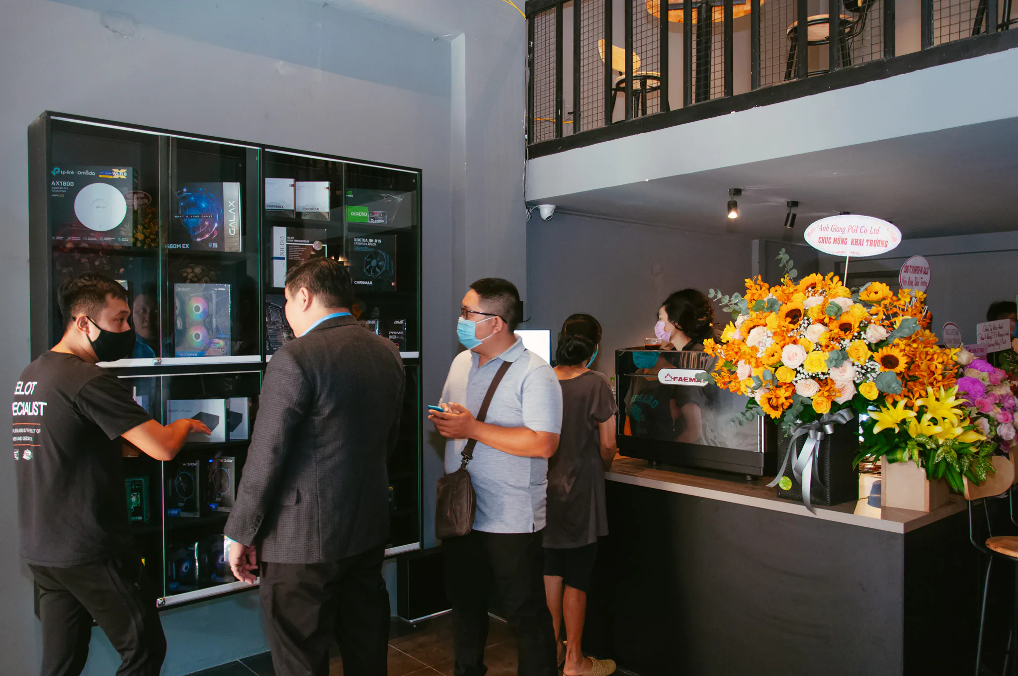 Lễ khai trương máy tính Hưng Danh và Fluent Coffee: Mô hình Coffee Tech kết hợp giữa công nghệ và cà phê sạch