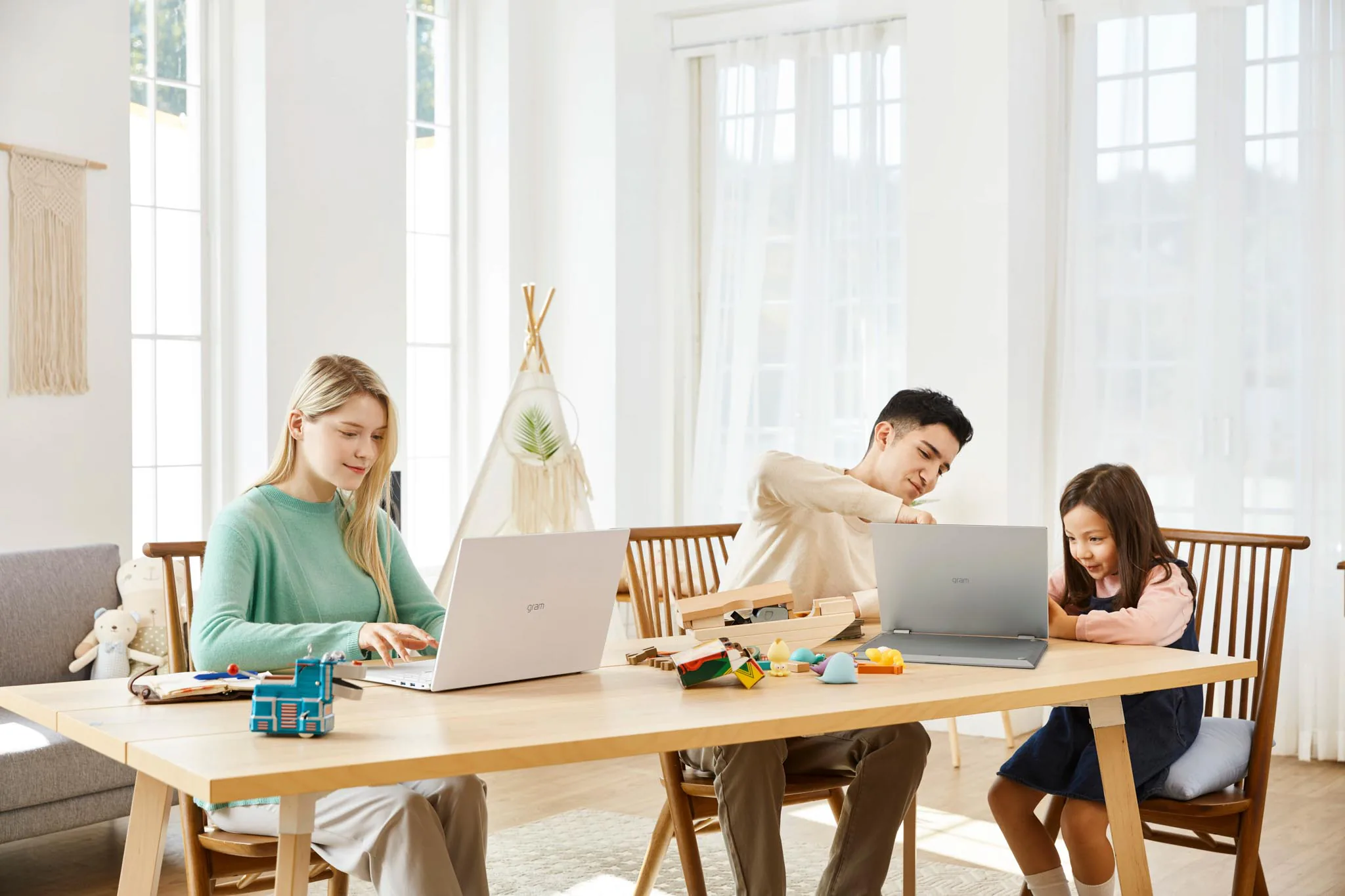 LG Việt Nam ra mắt laptop LG Gram thế hệ mới 2021 – Chuẩn mực mới cho giới trẻ sành điệu