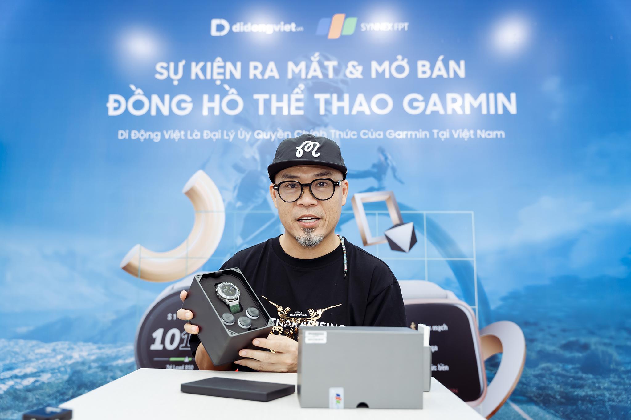 Nhạc sĩ Huy Tuấn chọn mua đồng hồ Garmin dành cho dân chơi Golf tại Di Động Việt