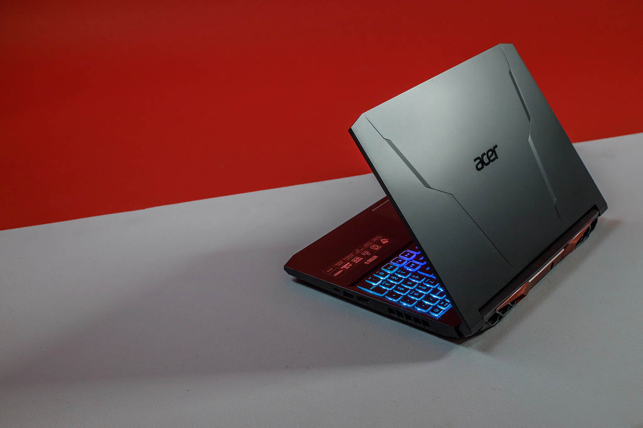 Acer Nitro 5 là laptop trang bị vi xử lý Intel Core i thế hệ 11 đầu tiên lên kệ tại Việt Nam, giá từ 23.49 triệu đồng