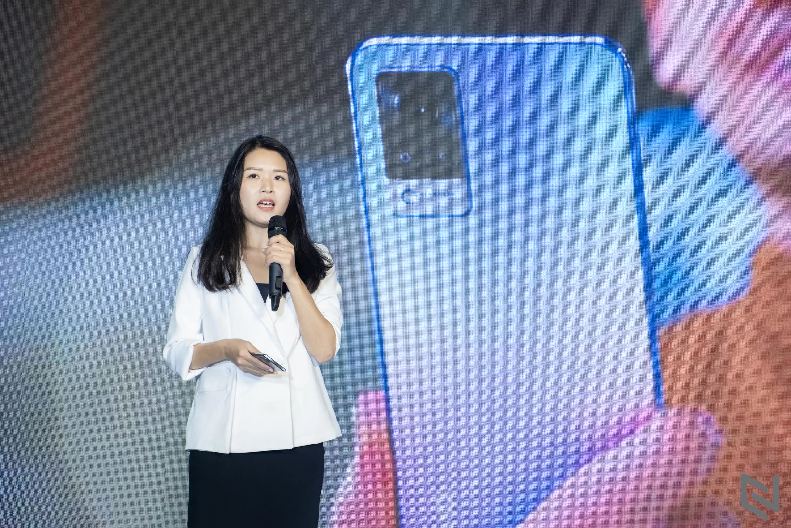 vivo V21 5G chính thức ra mắt tại Việt Nam: Camera Selfie 44MP OIS, kết nối 5G