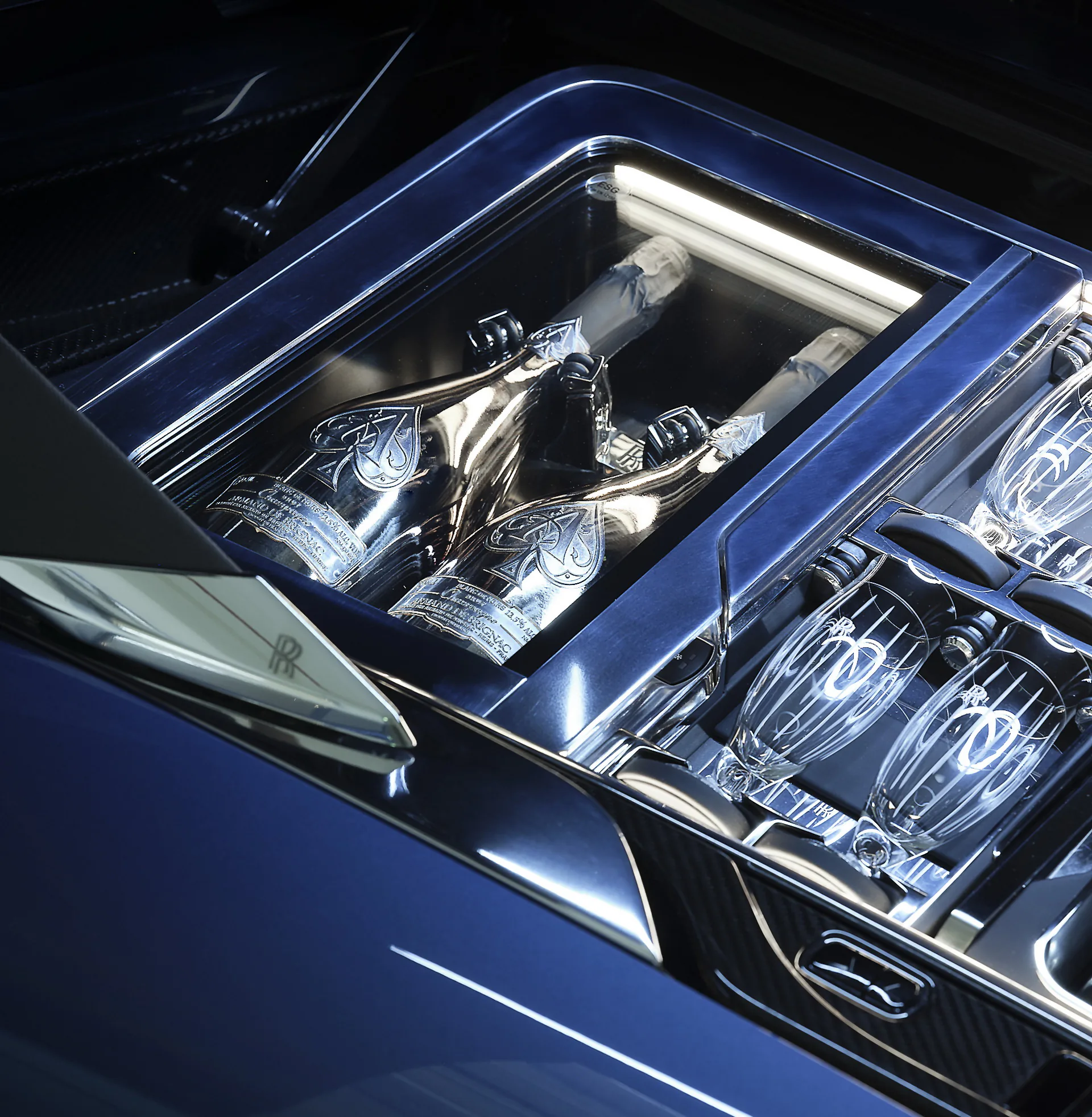 Rolls-Royce ra mắt xe siêu sang Boat Tail chỉ có ba chiếc, giá khủng 28 triệu USD