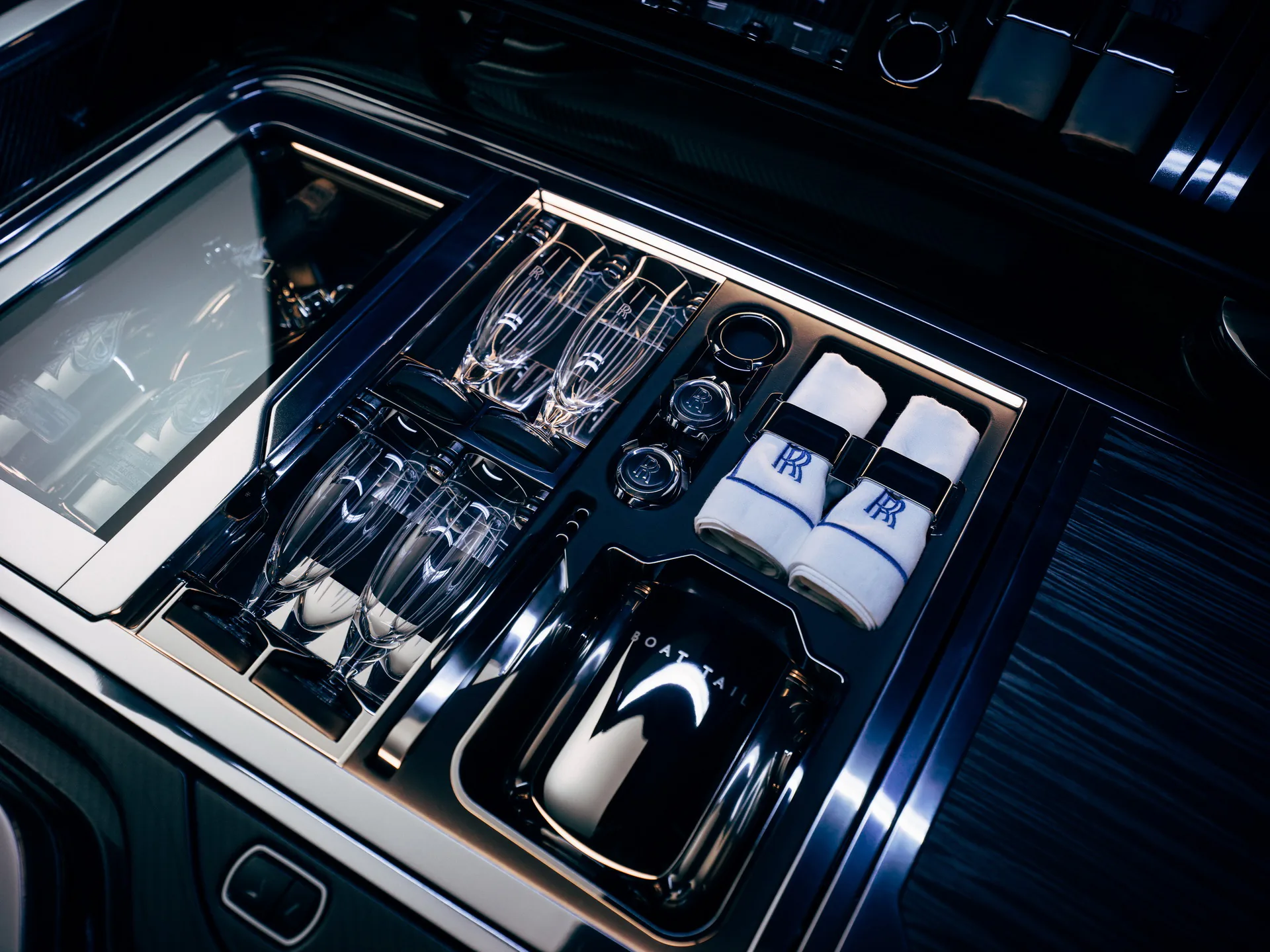 Rolls-Royce ra mắt xe siêu sang Boat Tail chỉ có ba chiếc, giá khủng 28 triệu USD