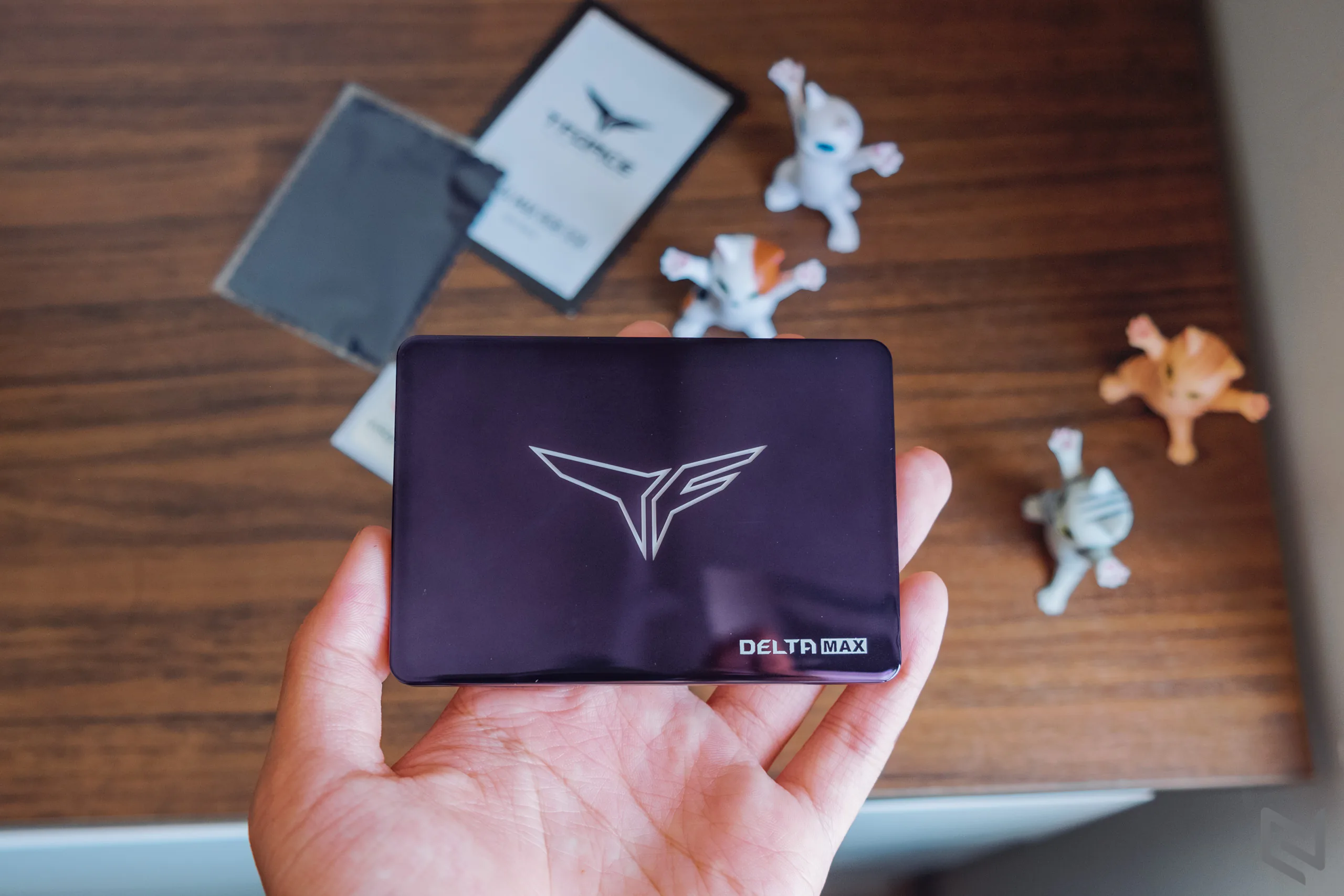 Đánh giá SSD 2.5-inch T-Force Delta Max: Mặt đèn LED RGB đẹp mắt, tốc độ đủ dùng, giá thành hơi cao
