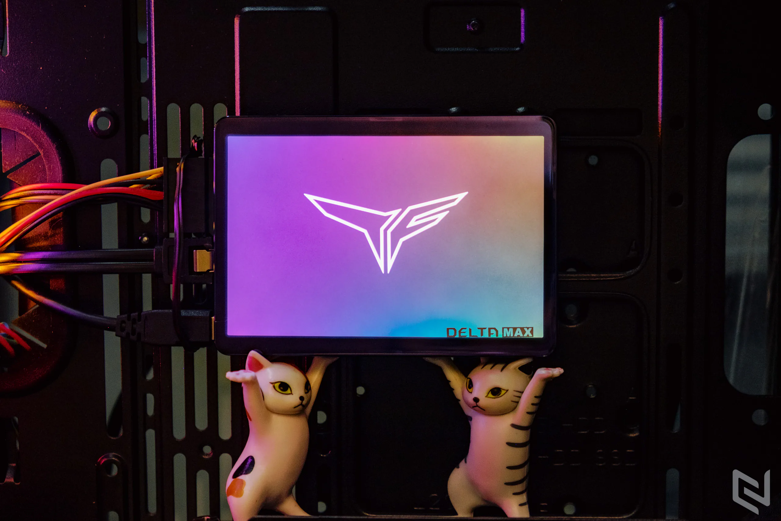 Đánh giá SSD 2.5-inch T-Force Delta Max: Mặt đèn LED RGB đẹp mắt, tốc độ đủ dùng, giá thành hơi cao