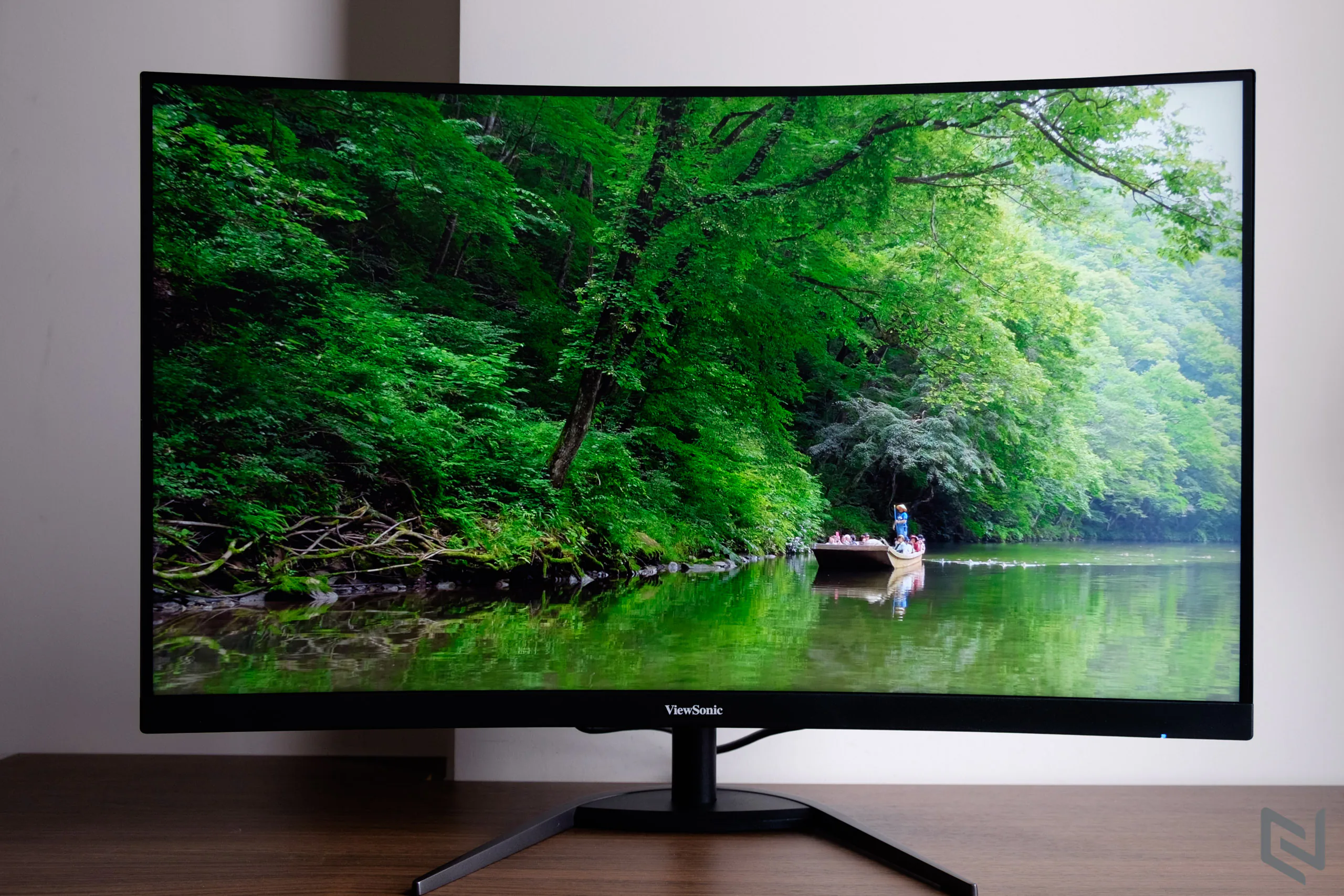 Đánh giá màn hình chơi game ViewSonic VX3268: Giá hấp dẫn, độ cong 1500R, QHD 144Hz