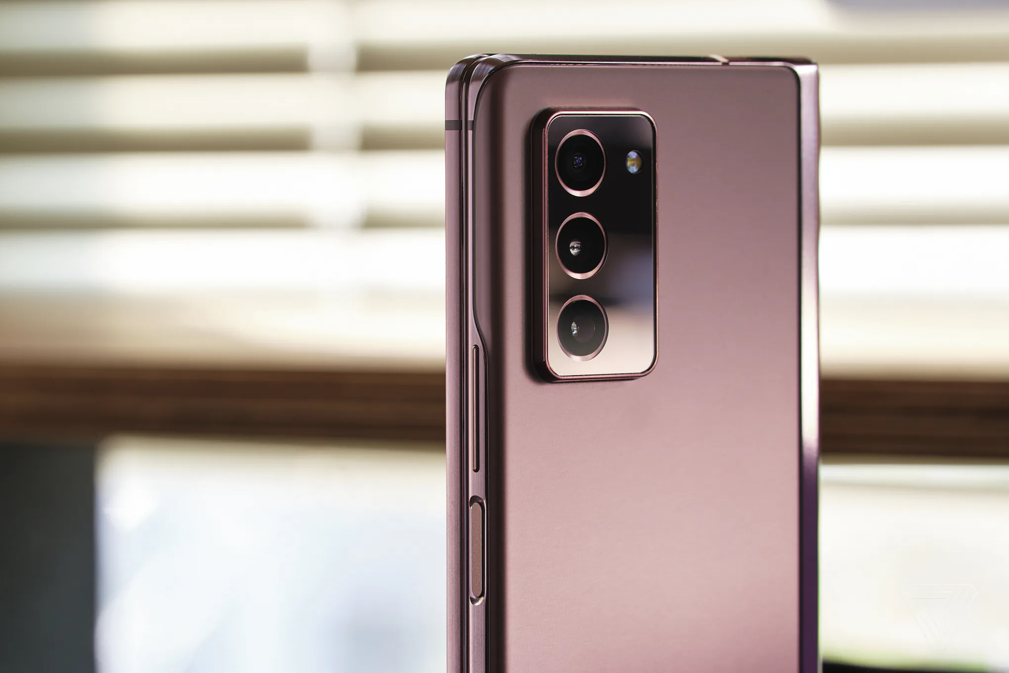 Giải mã độ hot Siêu điện thoại Galaxy Z Fold2 mà CEO nghìn tỷ sử dụng