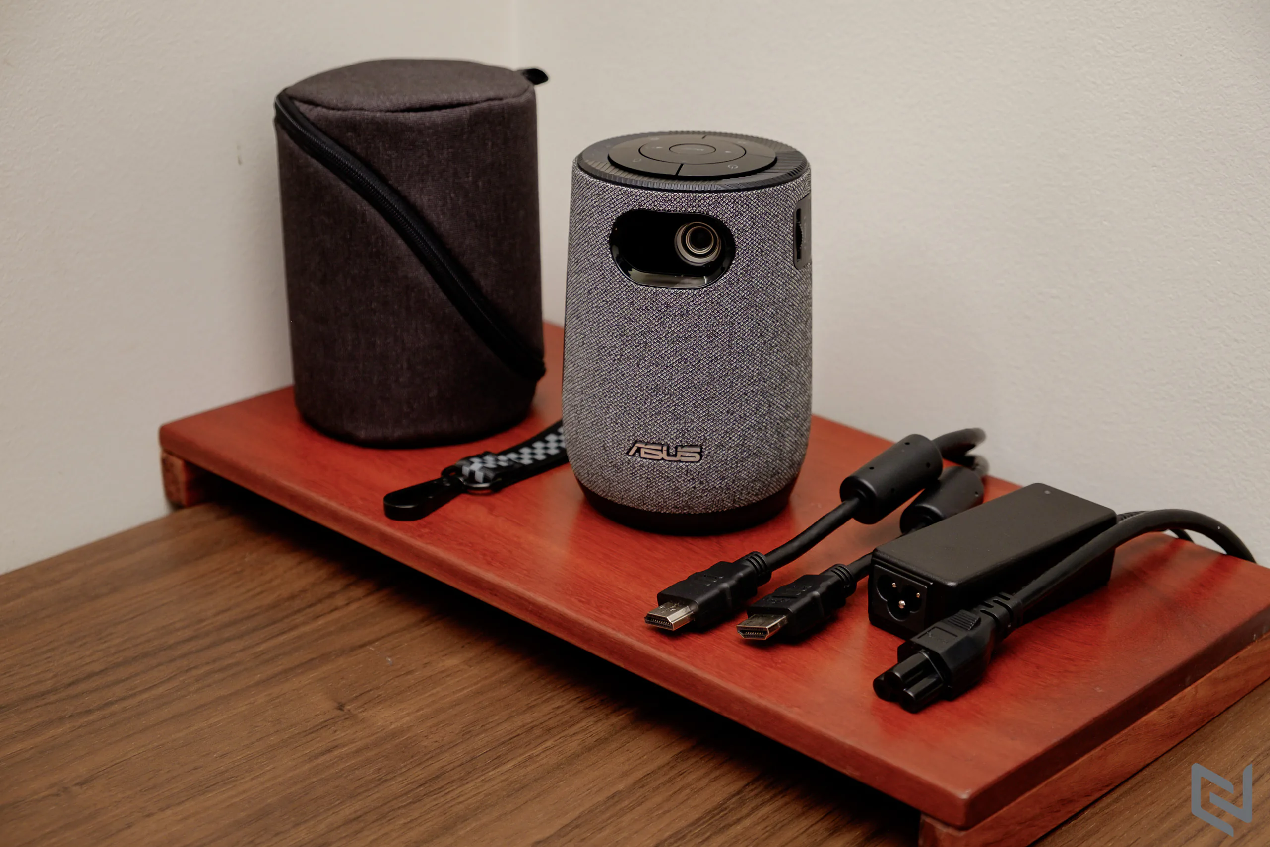 Trên tay máy chiếu di động kiêm loa Bluetooth ASUS Zenbeam Latte L1: Rạp phim di động giải trí khắp mọi nơi