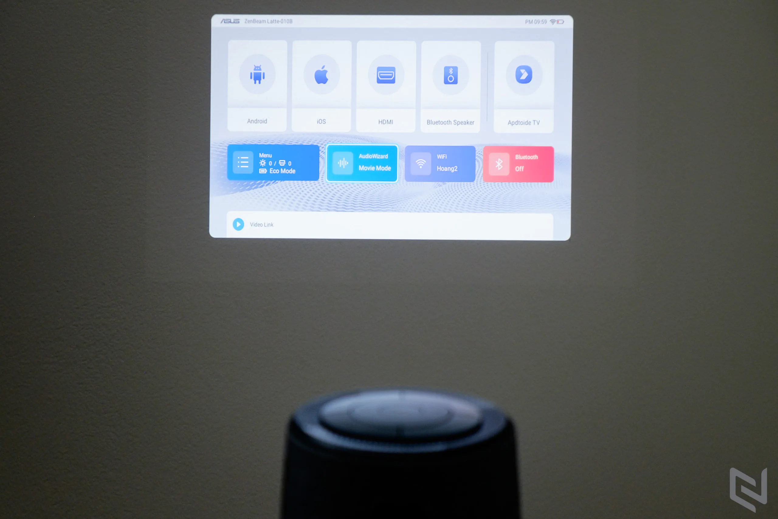 Trên tay máy chiếu di động kiêm loa Bluetooth ASUS Zenbeam Latte L1: Rạp phim di động giải trí khắp mọi nơi