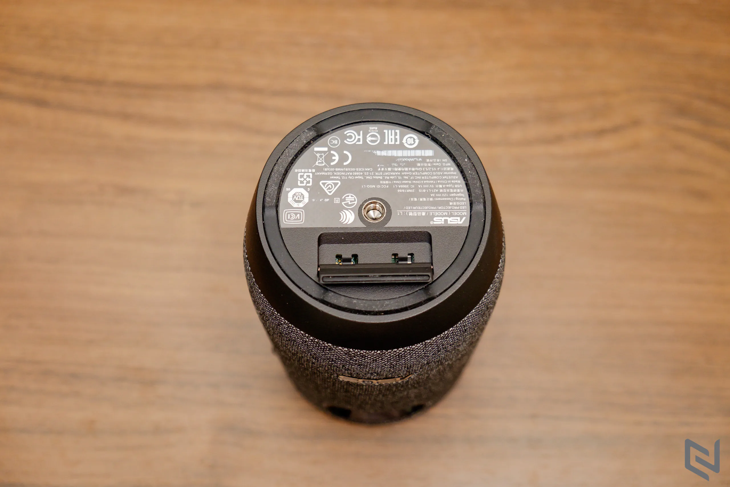 Trên tay máy chiếu di động kiêm loa Bluetooth ASUS Zenbeam Latte L1: Rạp phim di động giải trí khắp mọi nơi