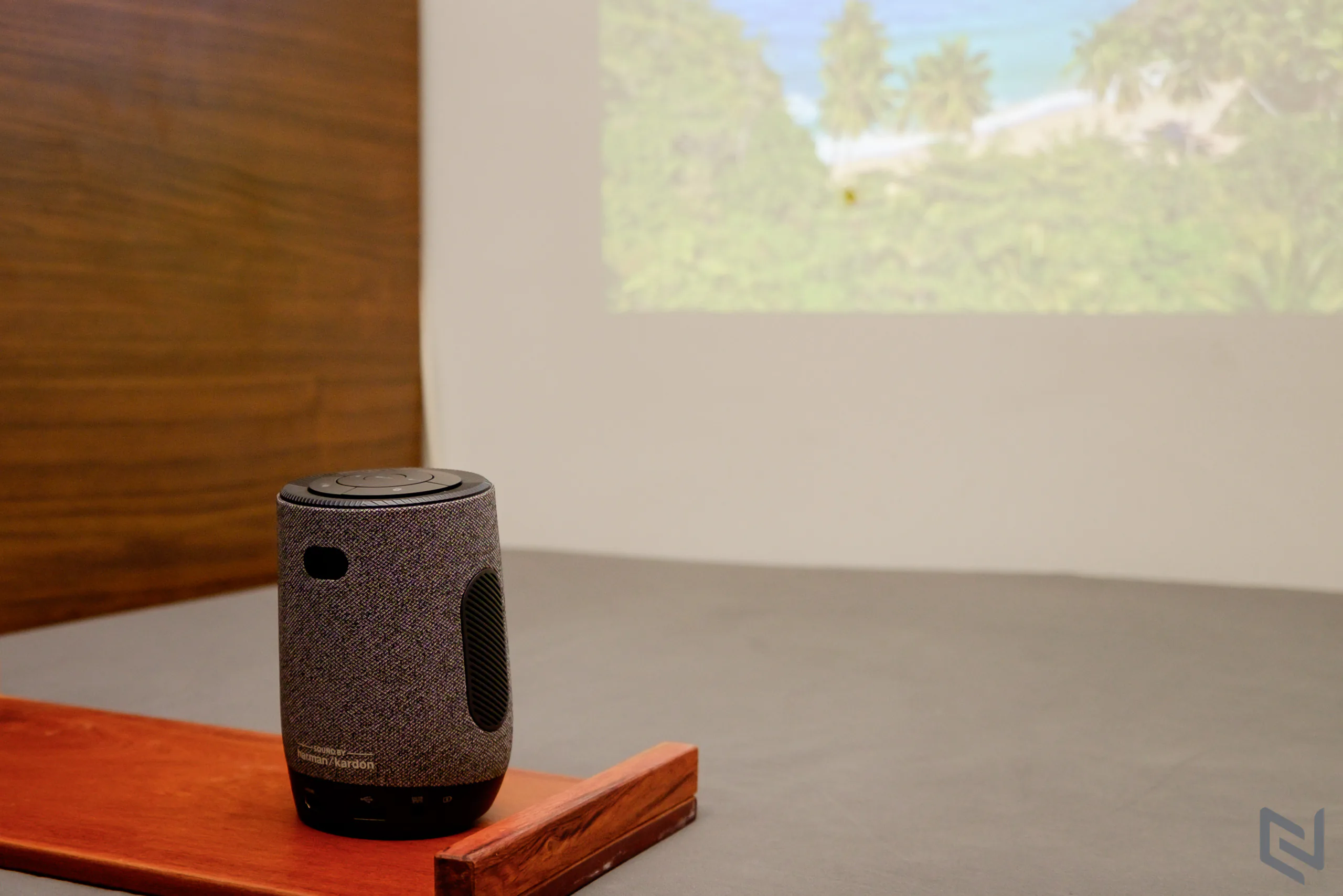 Trên tay máy chiếu di động kiêm loa Bluetooth ASUS Zenbeam Latte L1: Rạp phim di động giải trí khắp mọi nơi