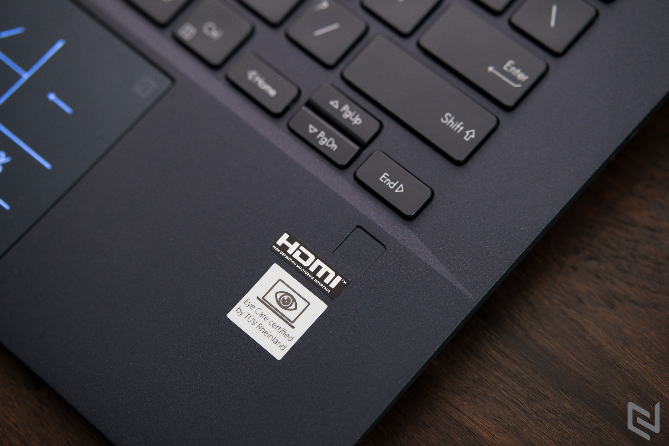 Trên tay laptop ASUS ExpertBook B9400, laptop mỏng nhẹ với hiệu suất ổn định cho người dùng doanh nhân và chuyên gia