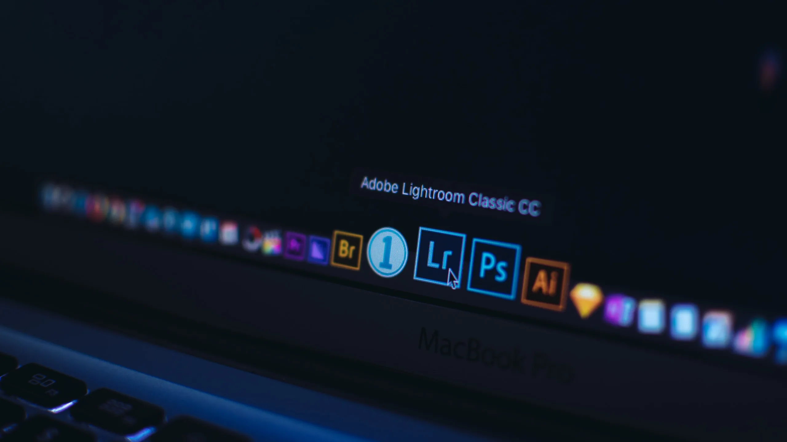 Adobe tung cập nhật Illustrator, InDesign và Lightroom Classic hỗ trợ gốc cho Mac chạy M1