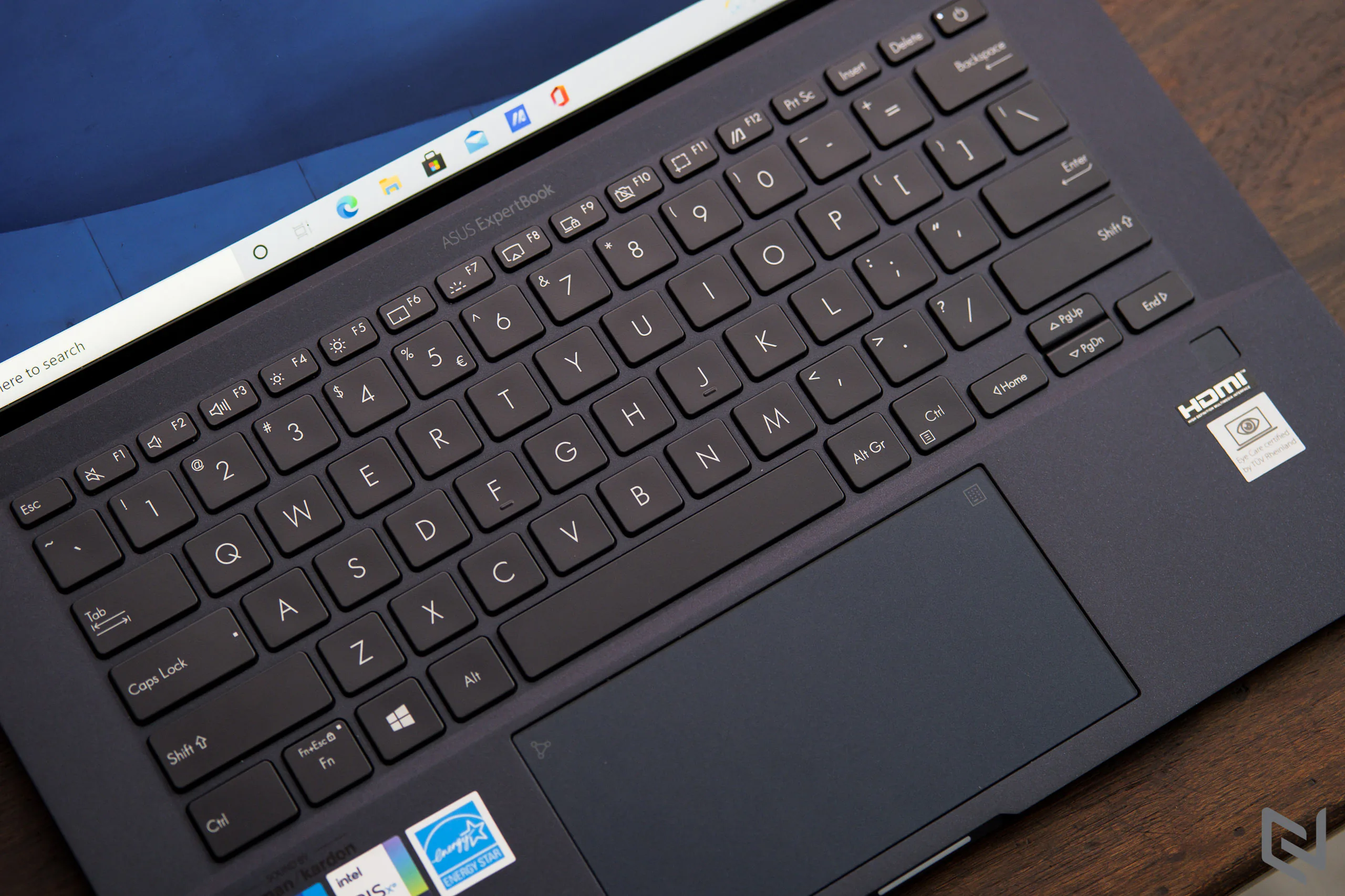 Trên tay laptop ASUS ExpertBook B9400, laptop mỏng nhẹ với hiệu suất ổn định cho người dùng doanh nhân và chuyên gia