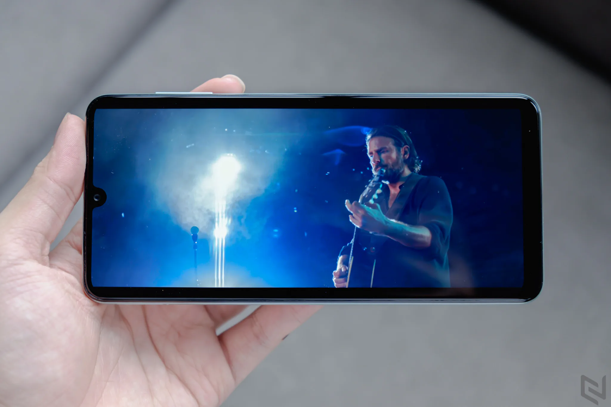 Trên tay Galaxy A22: Thiết kế trẻ trung cho GenZ, màn hình 90Hz, cấu hình mạnh giải trí cực đã