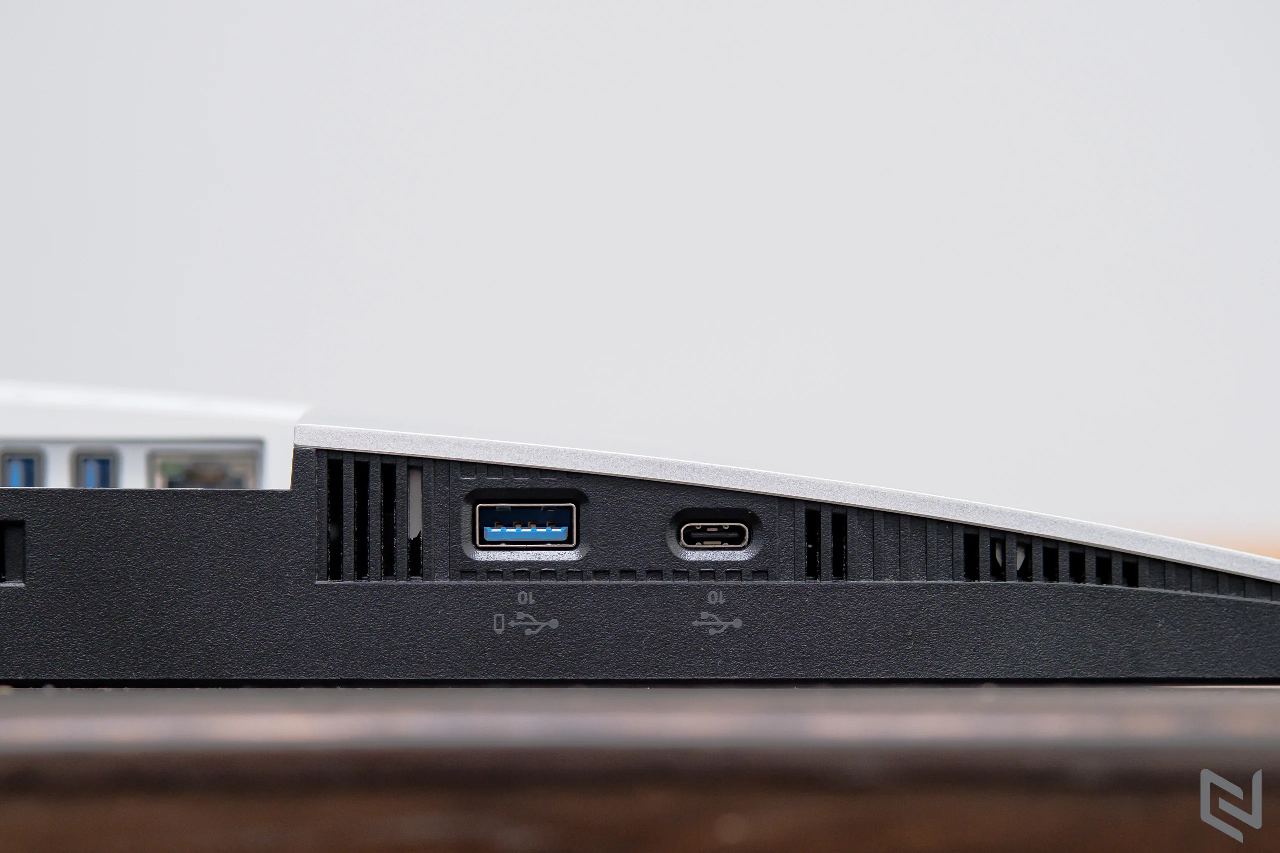 Đánh giá màn hình đồ hoạ Dell U2422HE: Cổng USB-C cấp nguồn 90W, thiết kế mới sang trọng, màu sắc làm nên thương hiệu