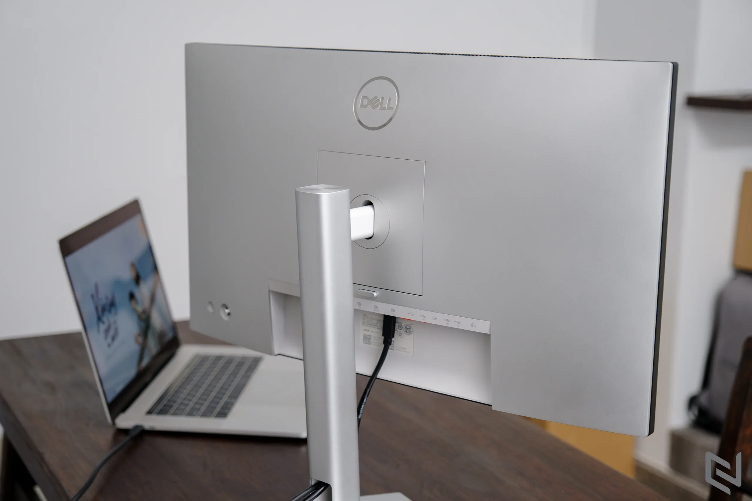 Đánh giá màn hình đồ hoạ Dell U2422HE: Cổng USB-C cấp nguồn 90W, thiết kế mới sang trọng, màu sắc làm nên thương hiệu