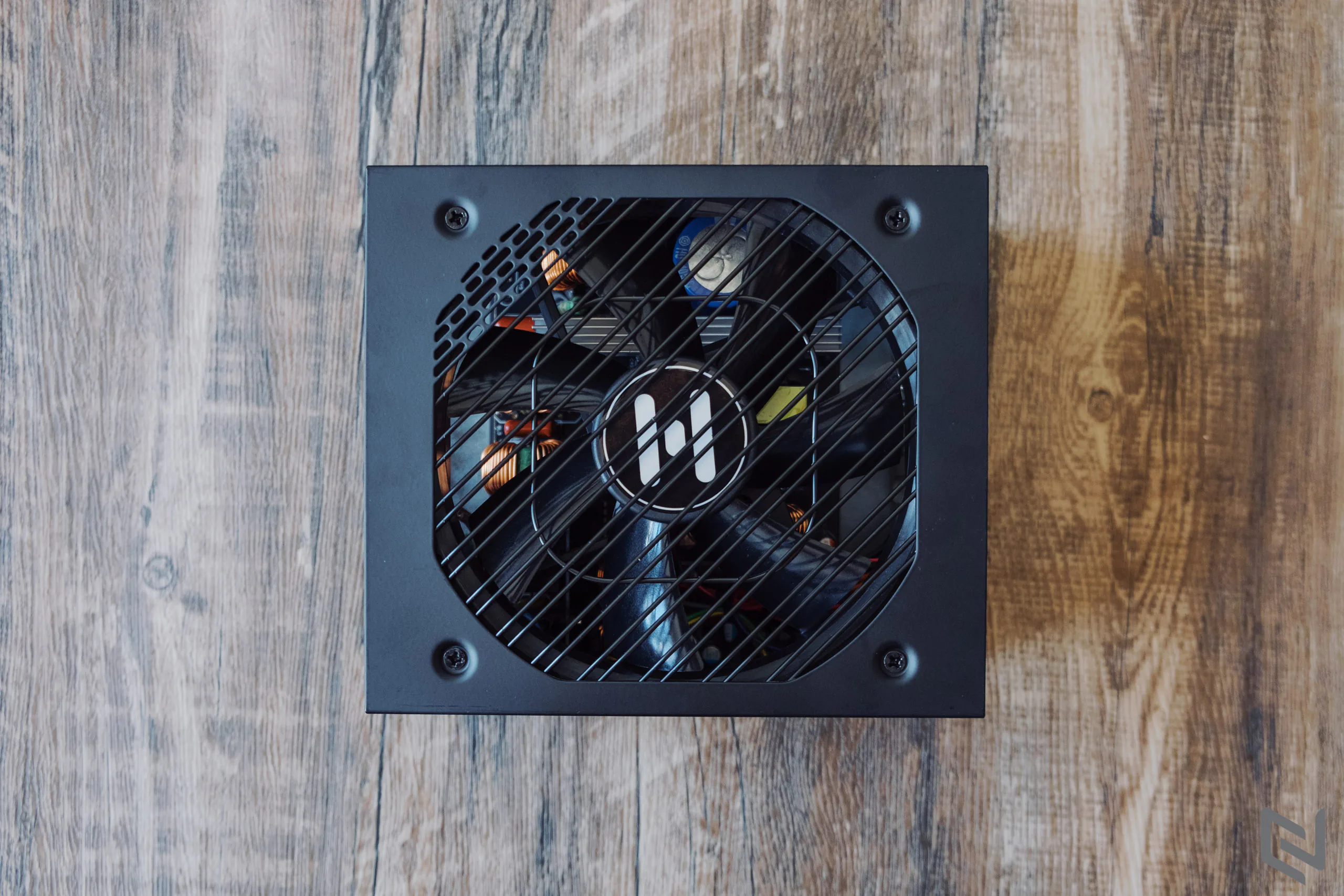 Trên tay nguồn máy tính FSP Hydro GE 650W: Nhãn vàng 80 Plus hiệu quả, thiết kế modular hợp lý và quạt rất êm