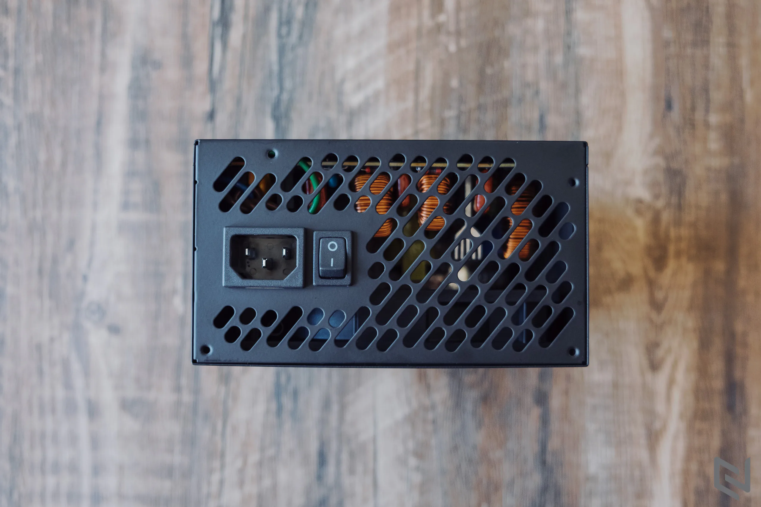 Trên tay nguồn máy tính FSP Hydro GE 650W: Nhãn vàng 80 Plus hiệu quả, thiết kế modular hợp lý và quạt rất êm