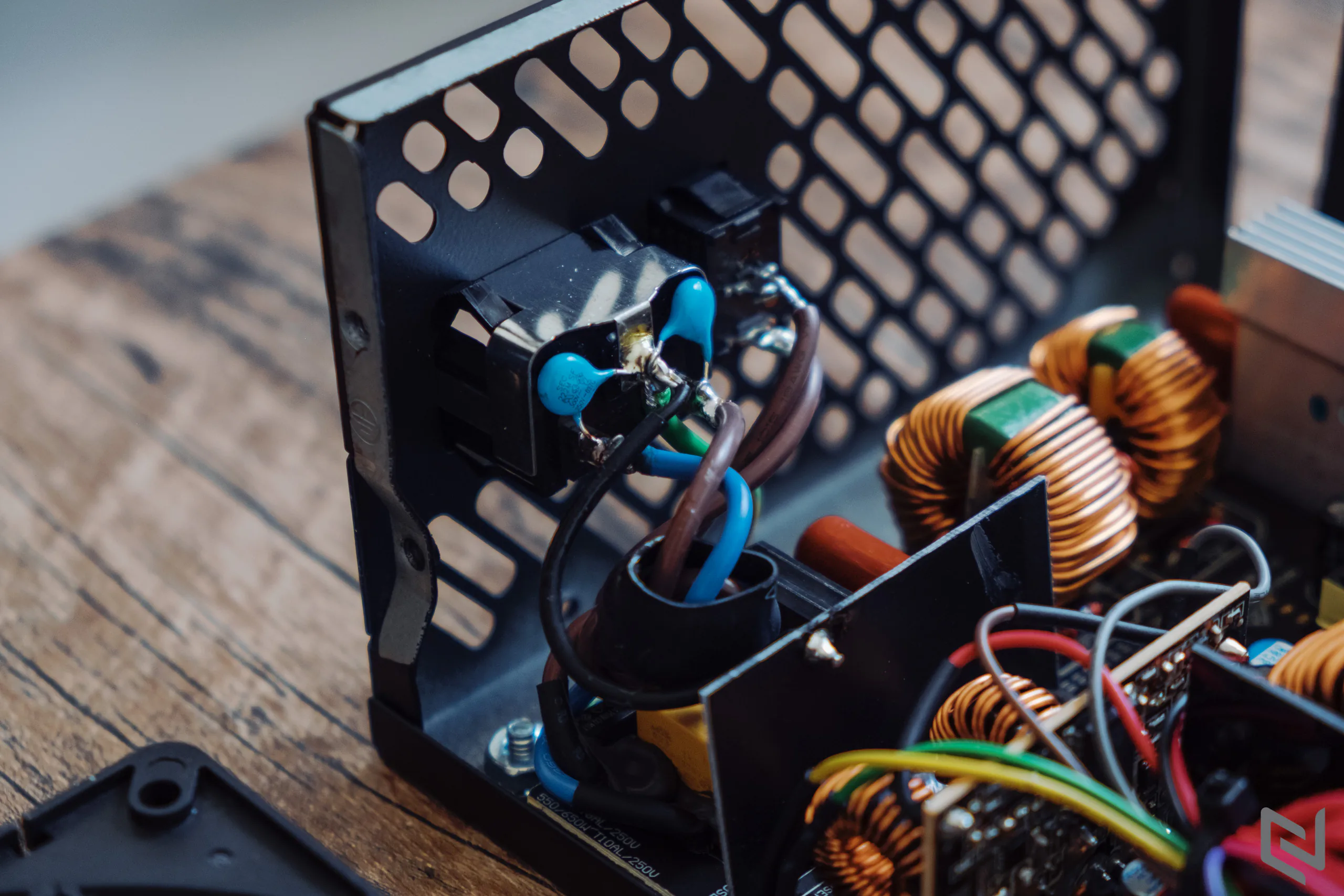 Trên tay nguồn máy tính FSP Hydro GE 650W: Nhãn vàng 80 Plus hiệu quả, thiết kế modular hợp lý và quạt rất êm