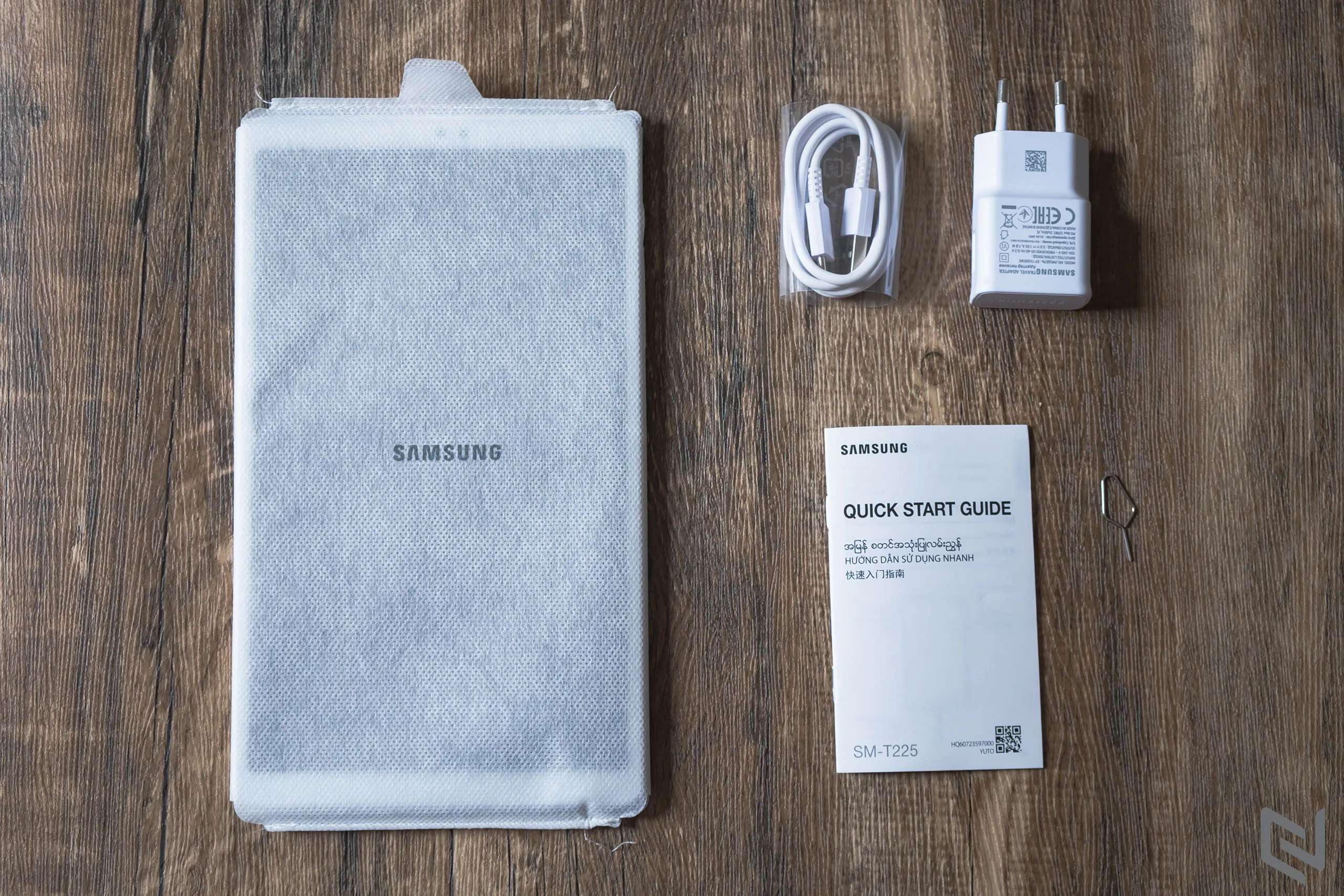 Mở hộp máy tính bảng Galaxy Tab A7 Lite: Nhỏ gọn, màn hình đẹp, giải trí tốt