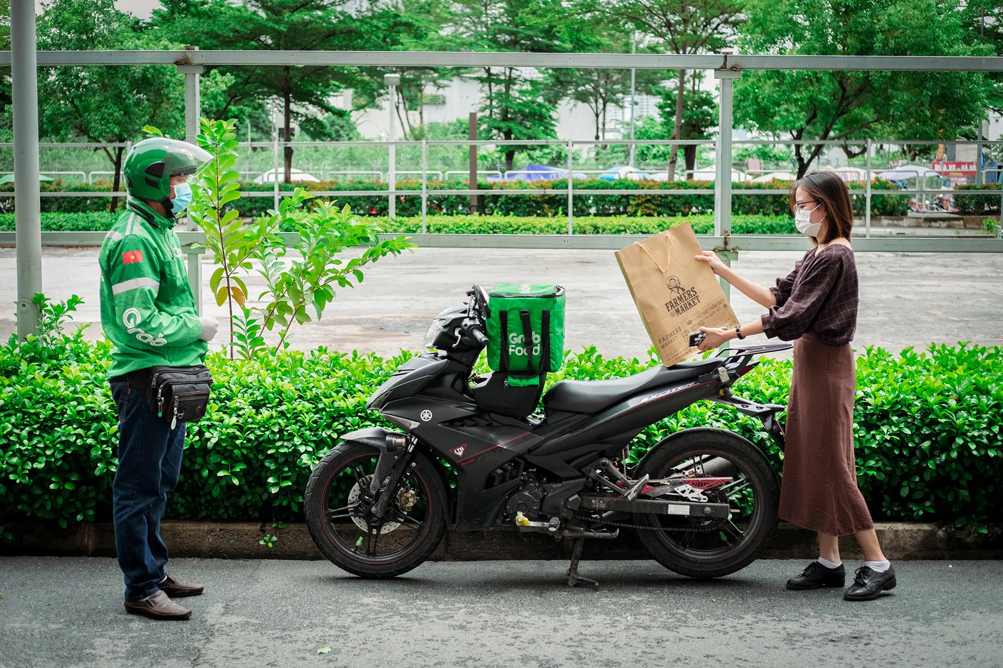 Grab mở rộng dịch vụ GrabExpress Siêu Tốc (Đồ Ăn) hỗ trợ doanh nghiệp vừa và nhỏ phát triển trong dịch COVID-19