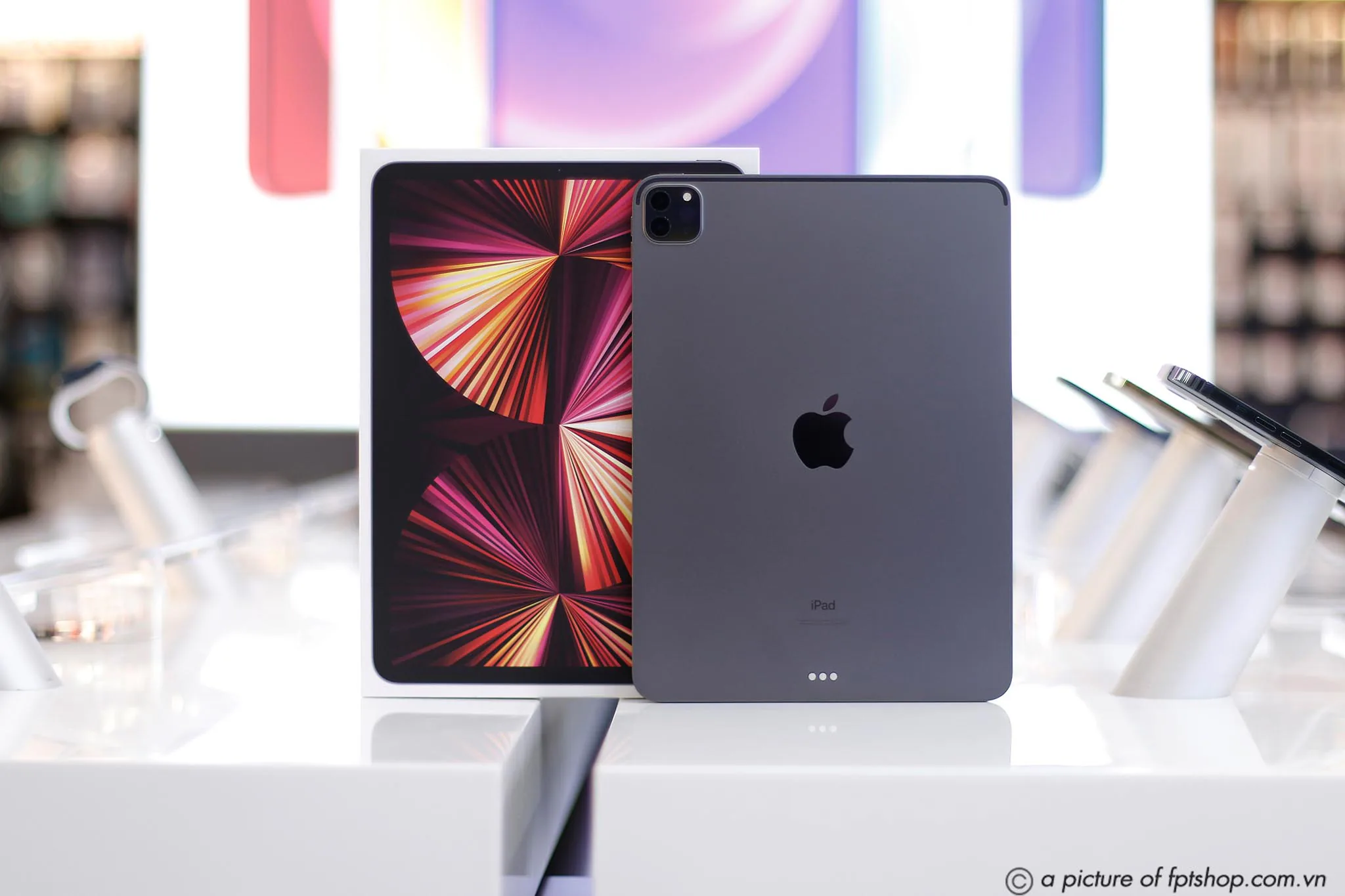 FPT Shop tiên phong mở bán loạt sản phẩm chính hãng mới nhất của Apple, giao hàng tận nhà miễn phí