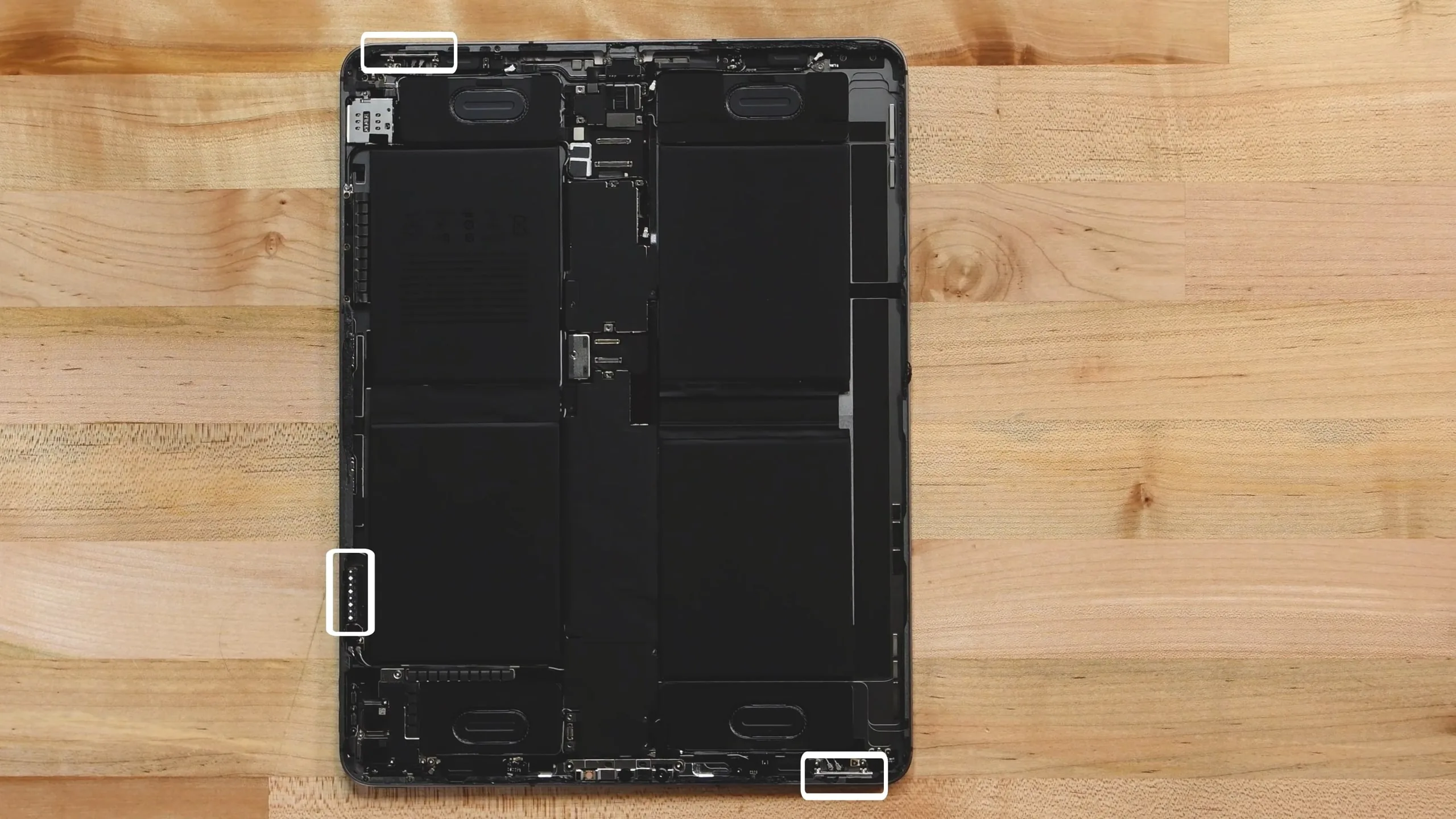 Tháo tung iPad Pro M1 mới cùng iFixit, ẩn dưới màn hình Liquid Retina XDR có gì?