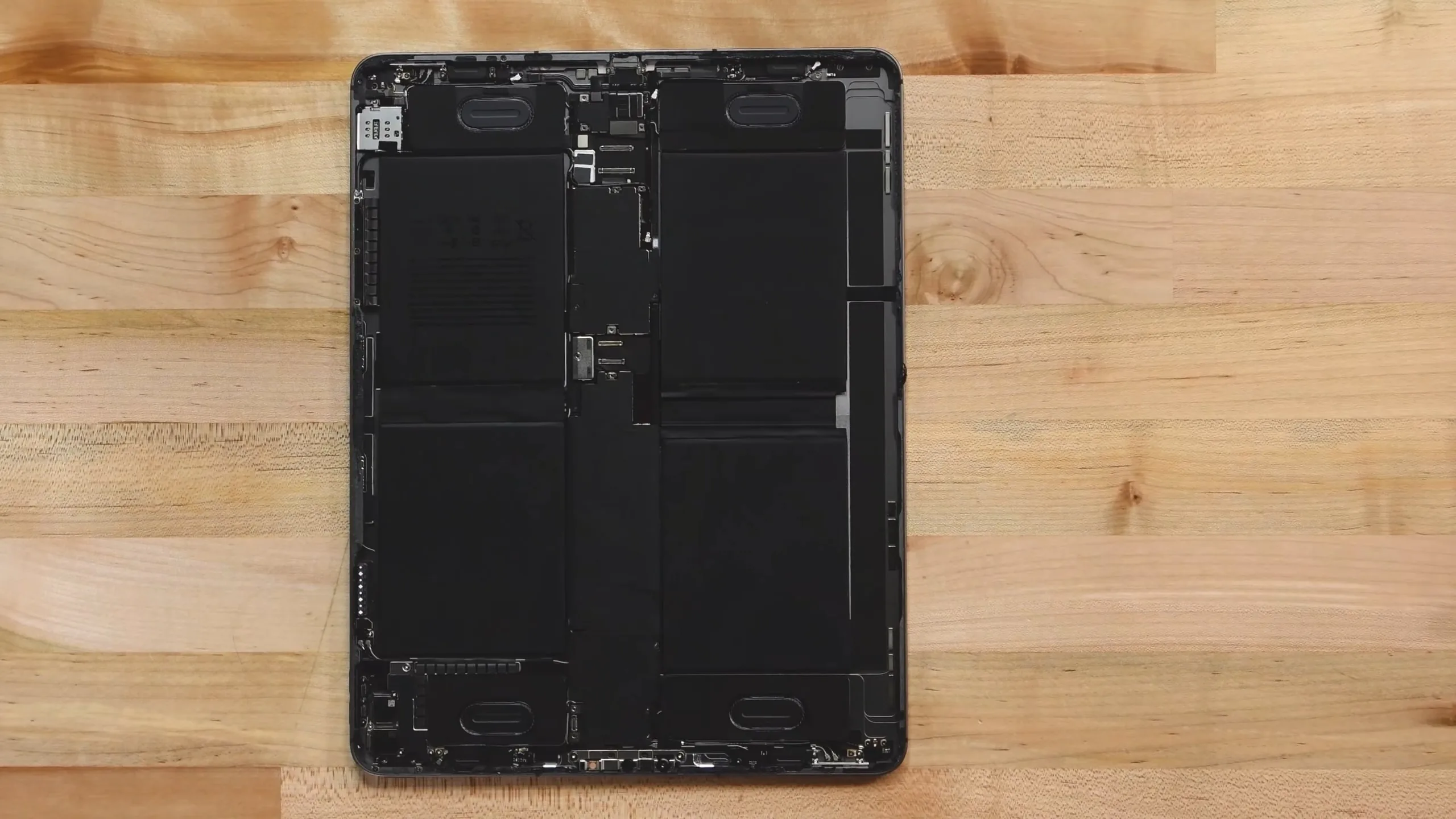 Tháo tung iPad Pro M1 mới cùng iFixit, ẩn dưới màn hình Liquid Retina XDR có gì?