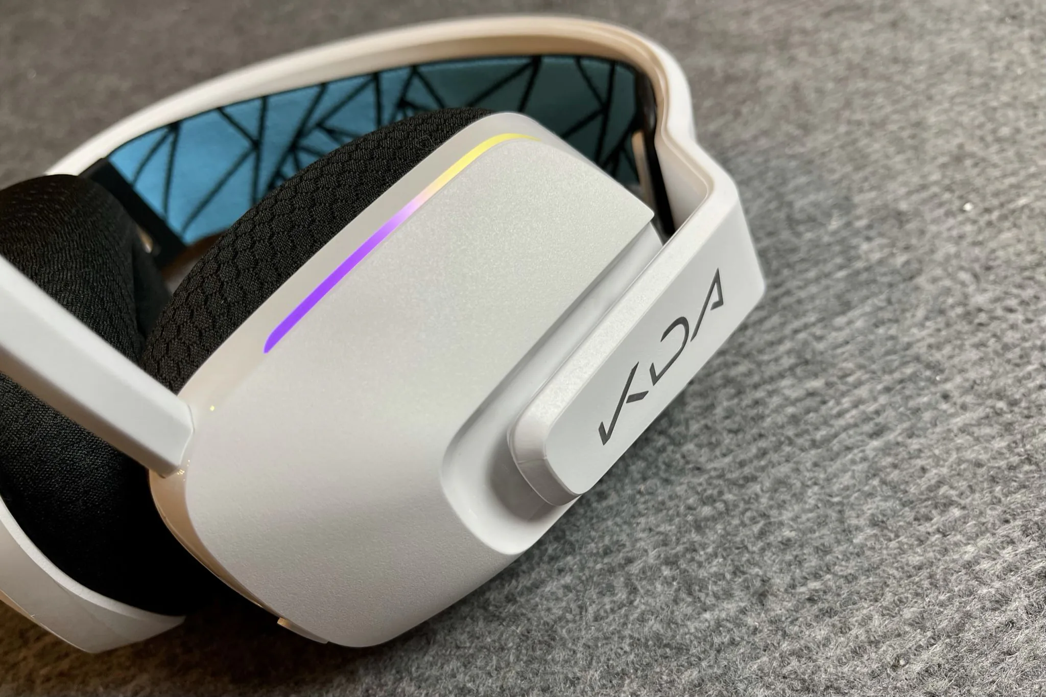 Trải nghiệm trọn bộ gaming gear League of Legends K/DA từ Logitech: Đẹp mắt và đầy phong cách, nhiều tính năng tối ưu cho game thủ