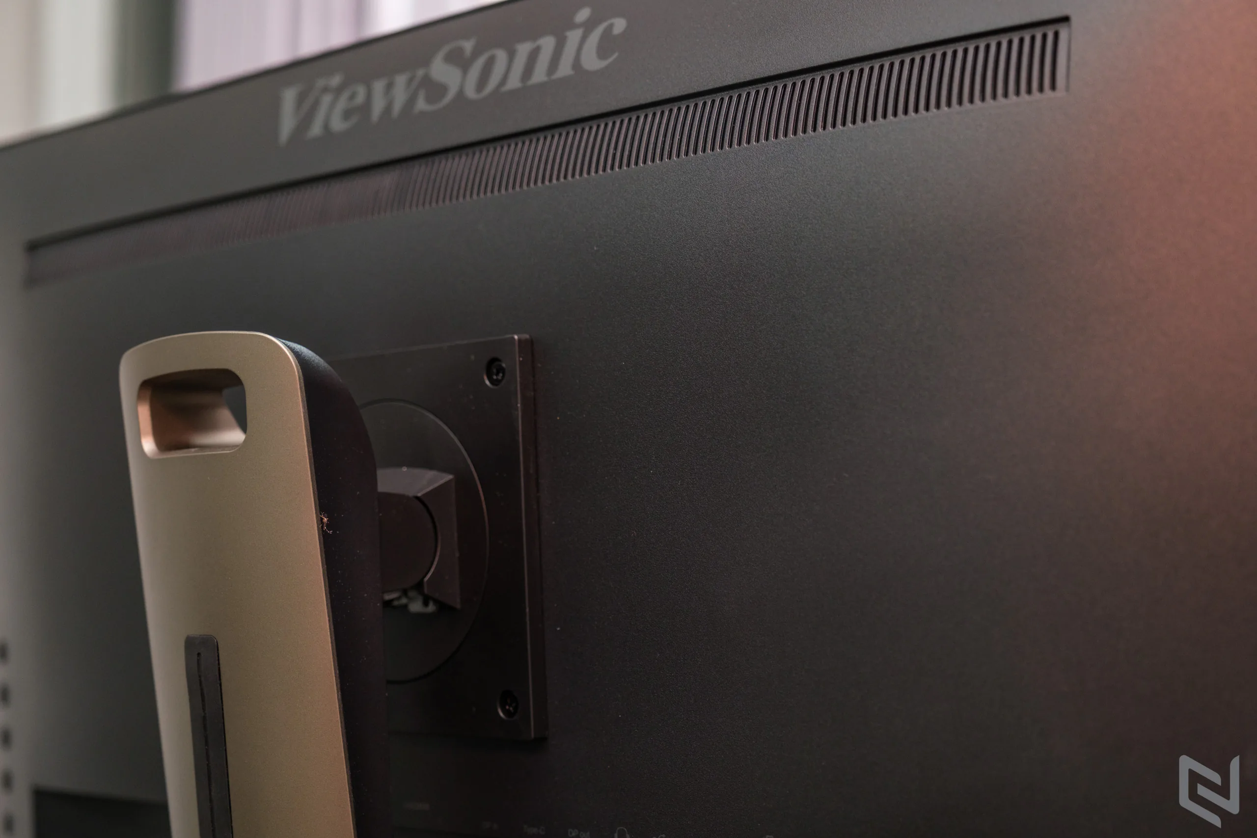 Đánh giá màn hình đồ hoạ ViewSonic VP2768a: Tấm nền SuperClear IPS, 100% sRGB, Delta E <2, đạt chuẩn Pantone