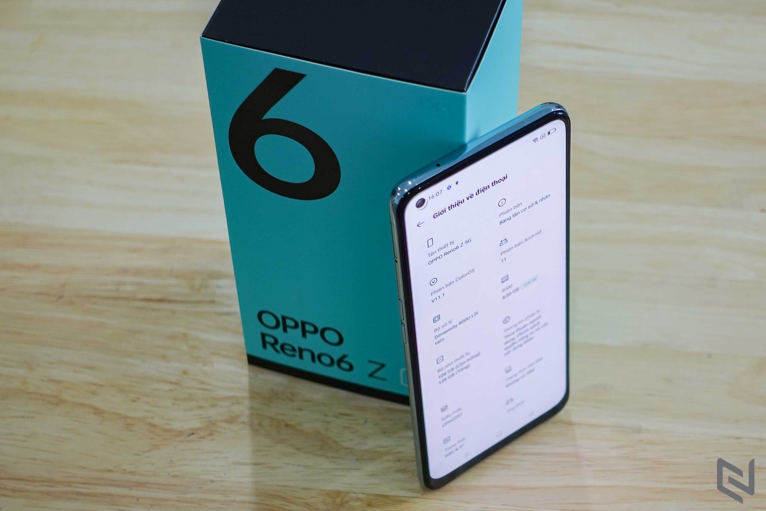 Mở hộp OPPO Reno6 Z 5G: Vẻ ngoài cực kỳ bắt mắt, kết nối 5G và loạt tính năng chụp hình hấp dẫn